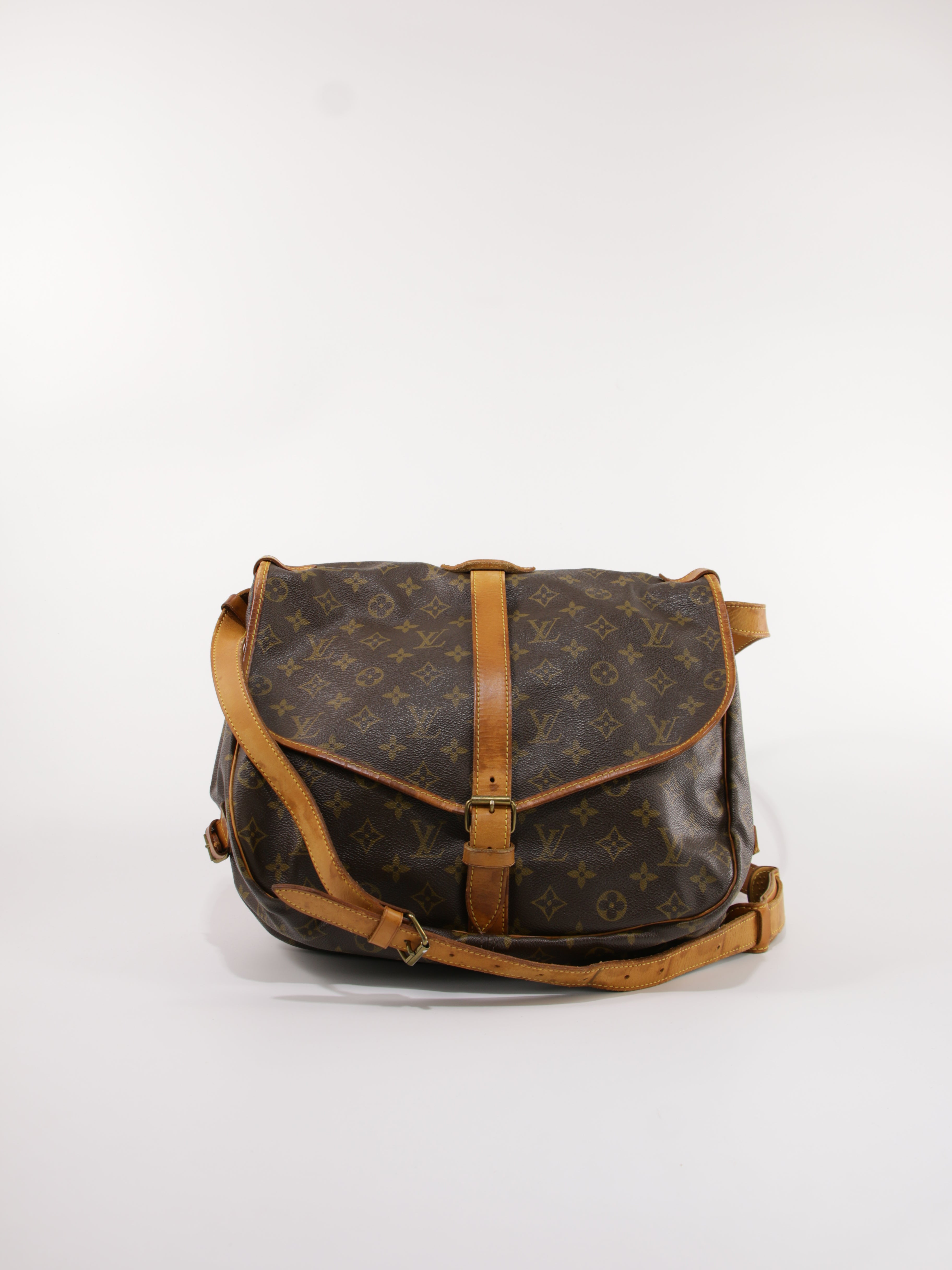 LOUIS VUITTON - SAUMUR