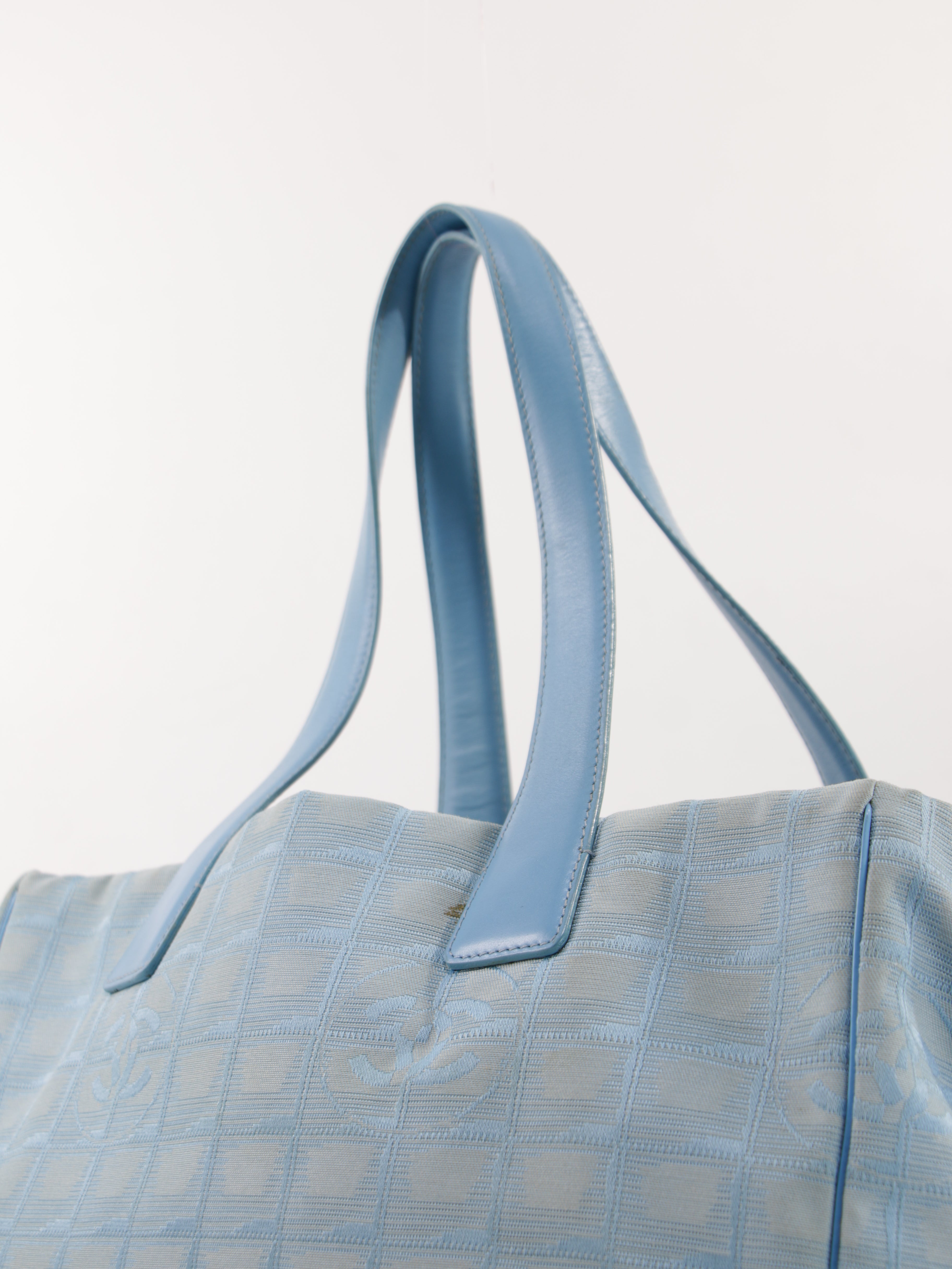 Medium New Travel Line Tote