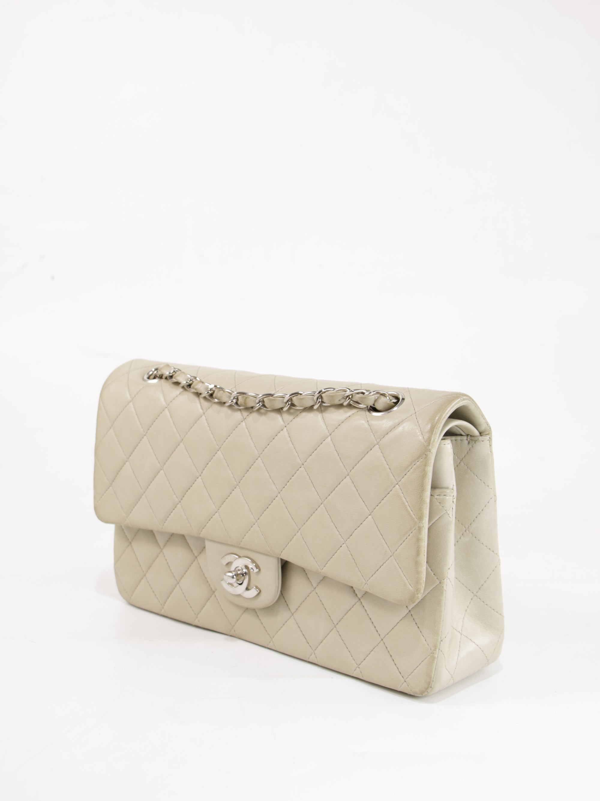 Medium Classic Flap