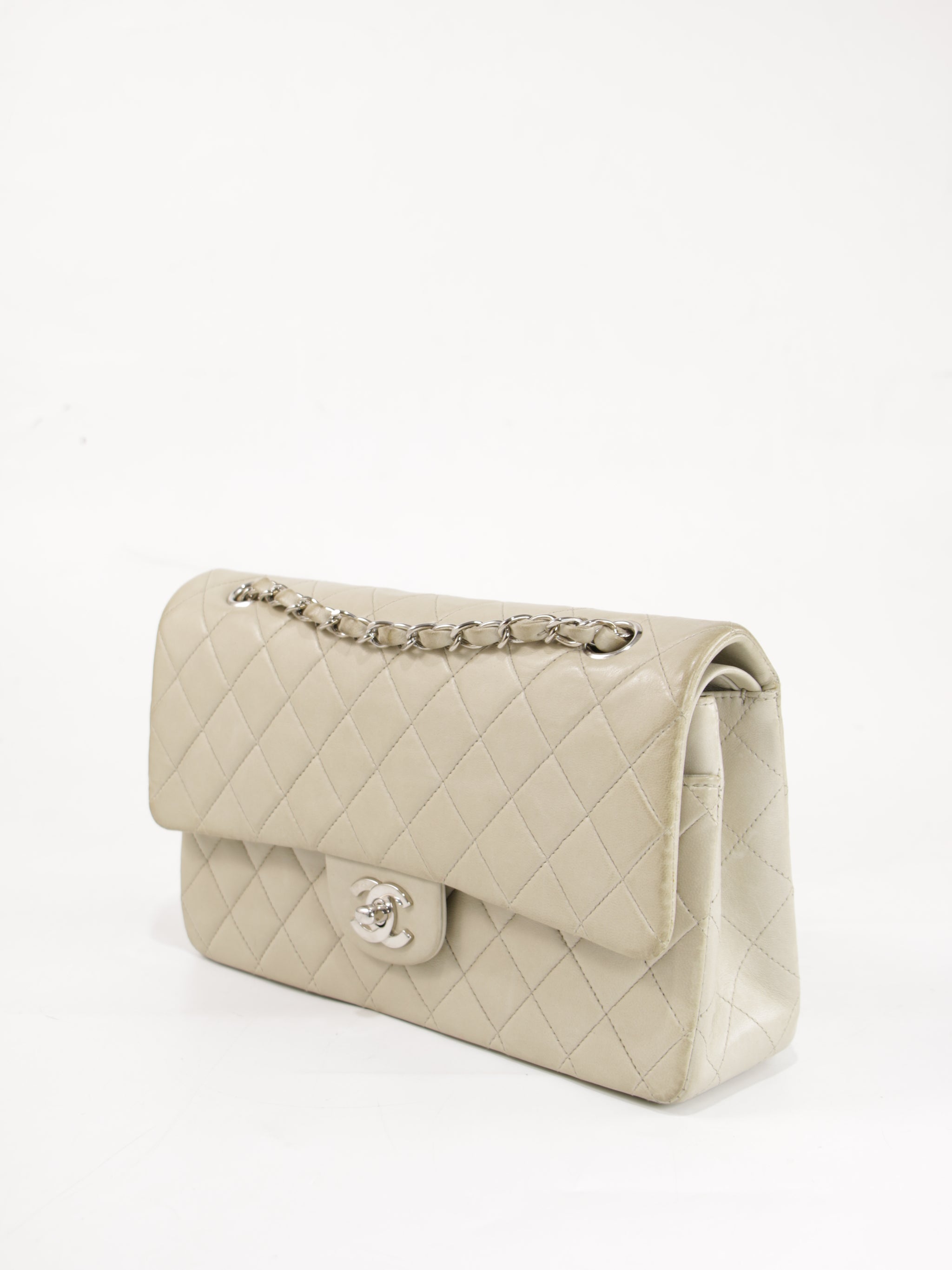 Medium Classic Flap