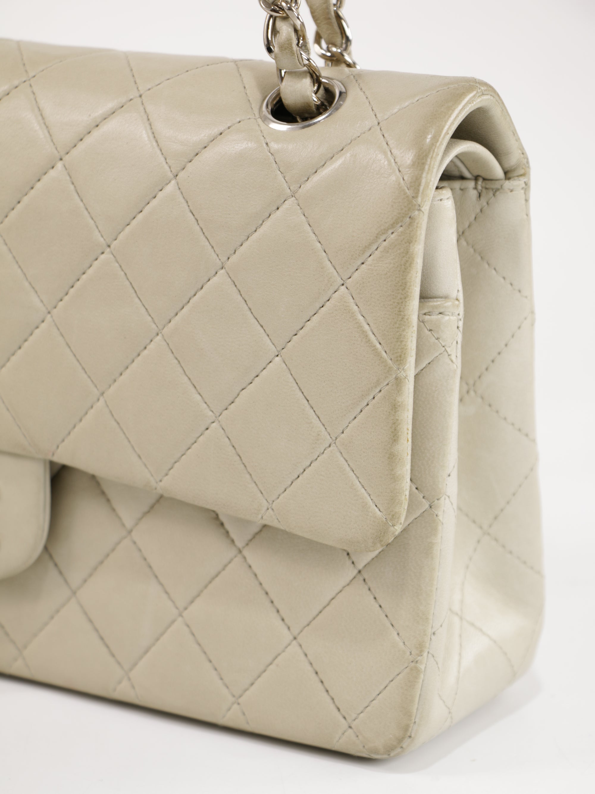 Medium Classic Flap