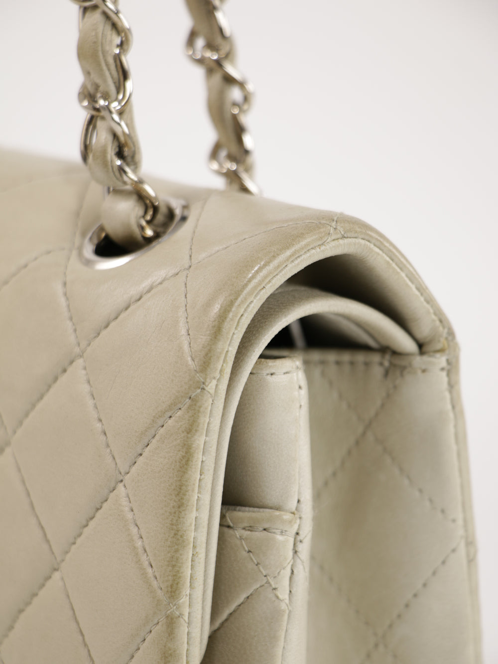 Medium Classic Flap