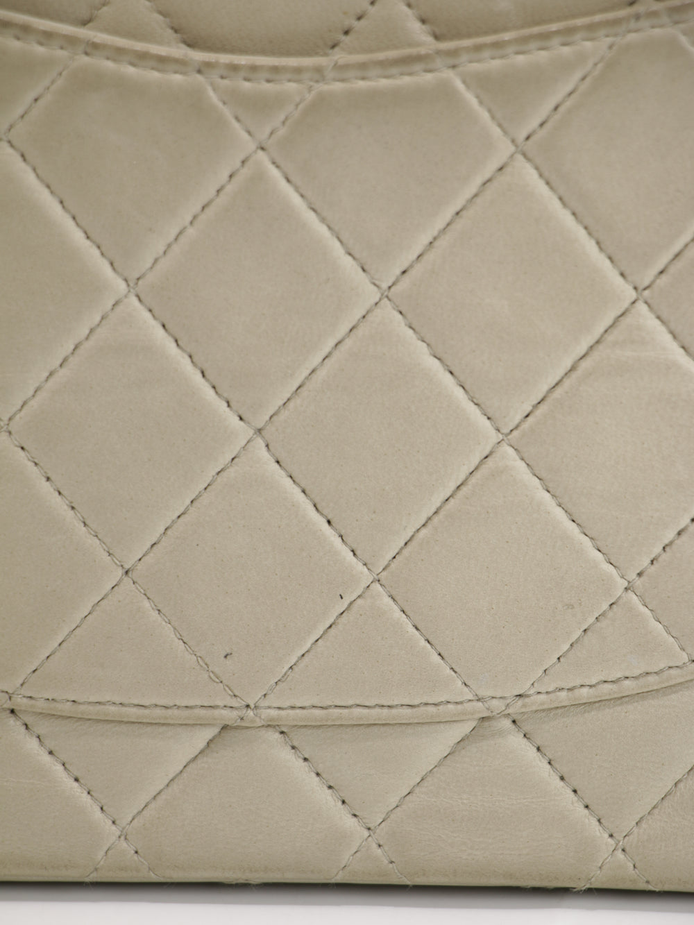 Medium Classic Flap
