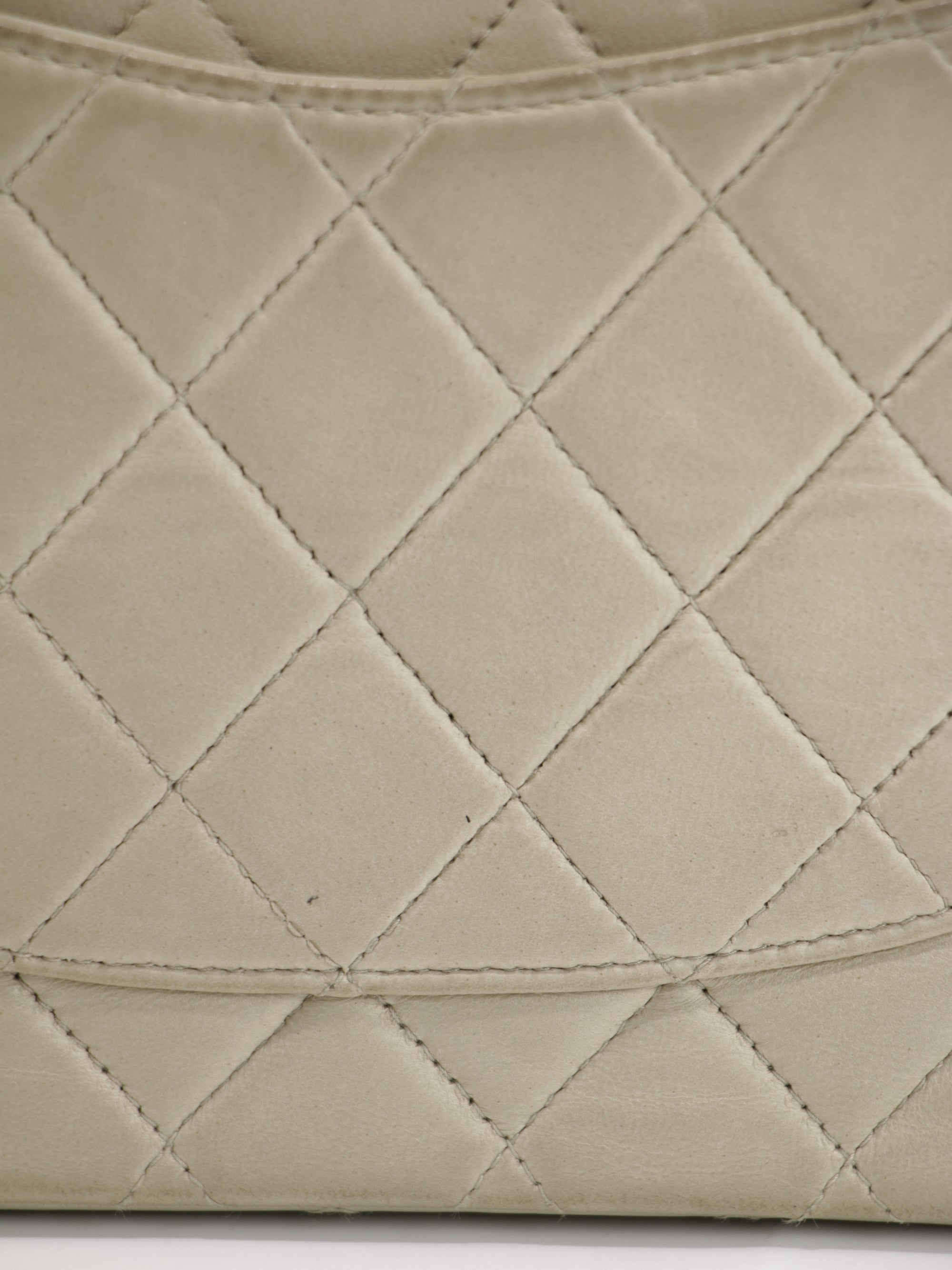 Medium Classic Flap