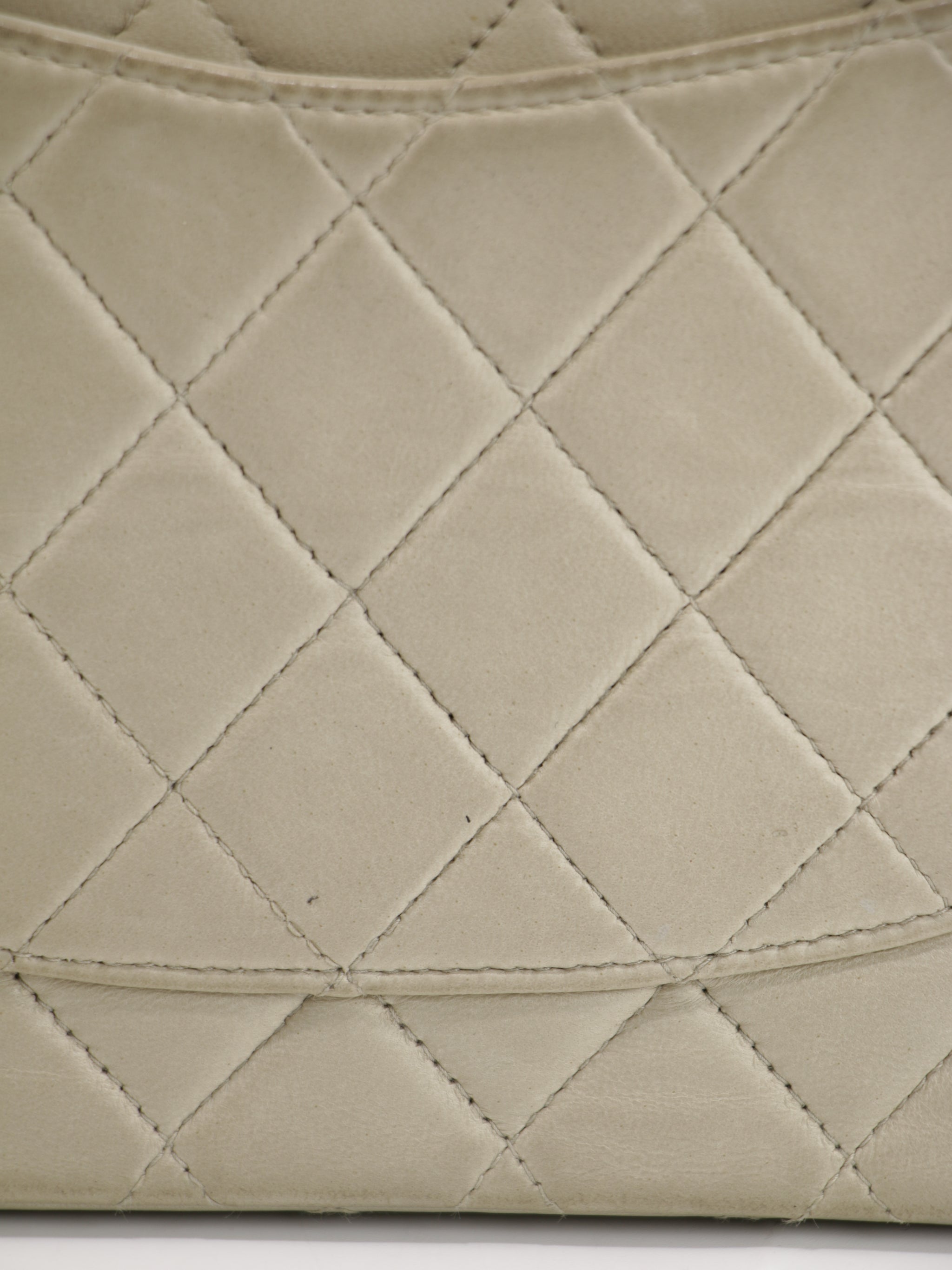 Medium Classic Flap