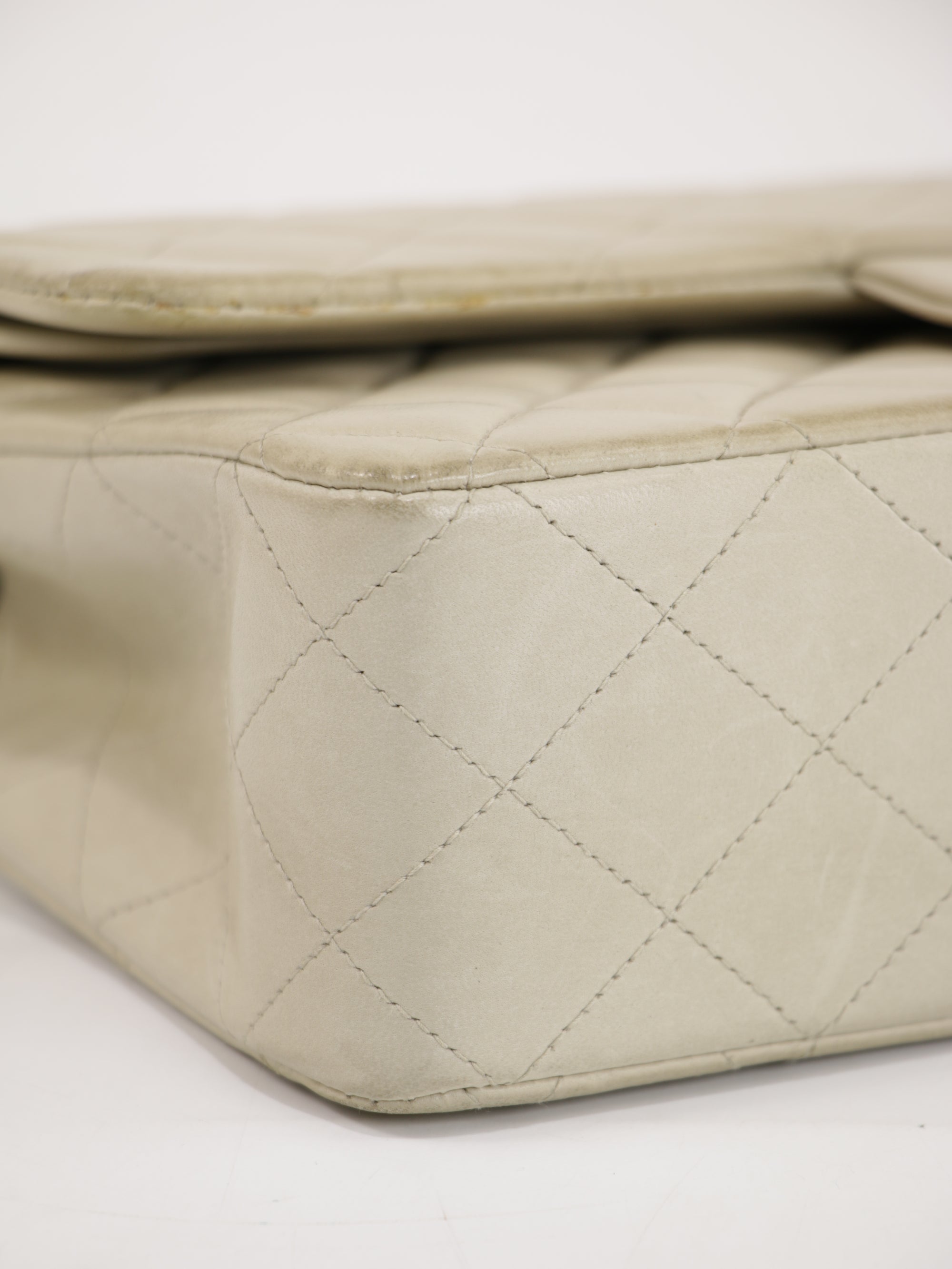 Medium Classic Flap