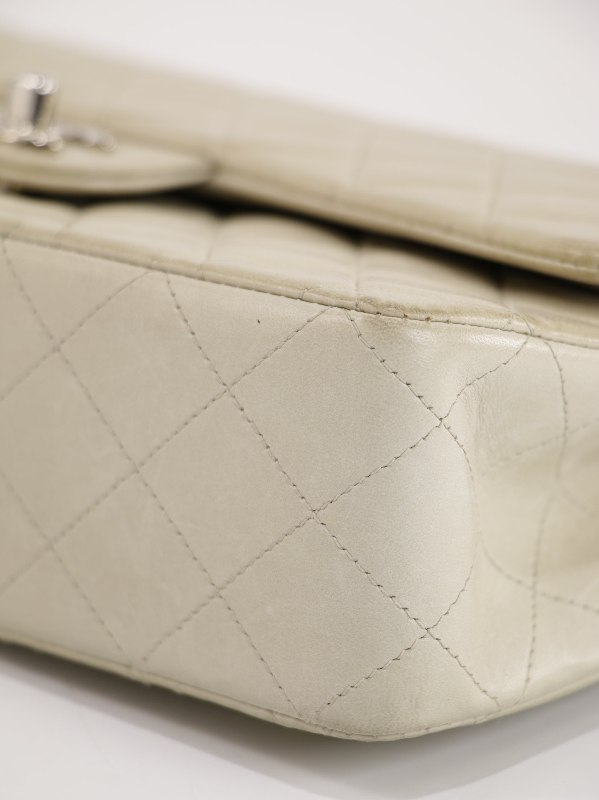 Medium Classic Flap