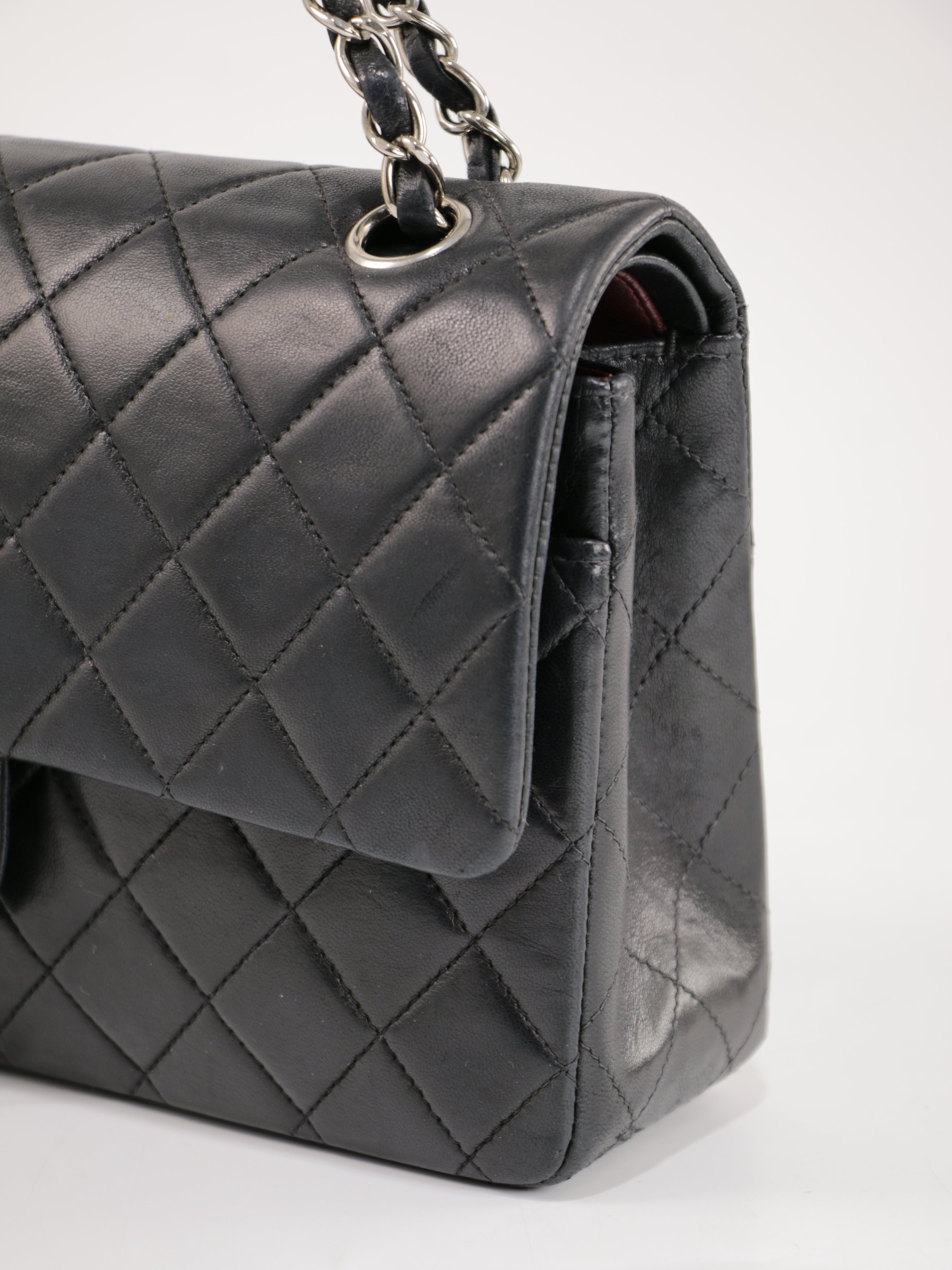 #131 Medium Classic Flap