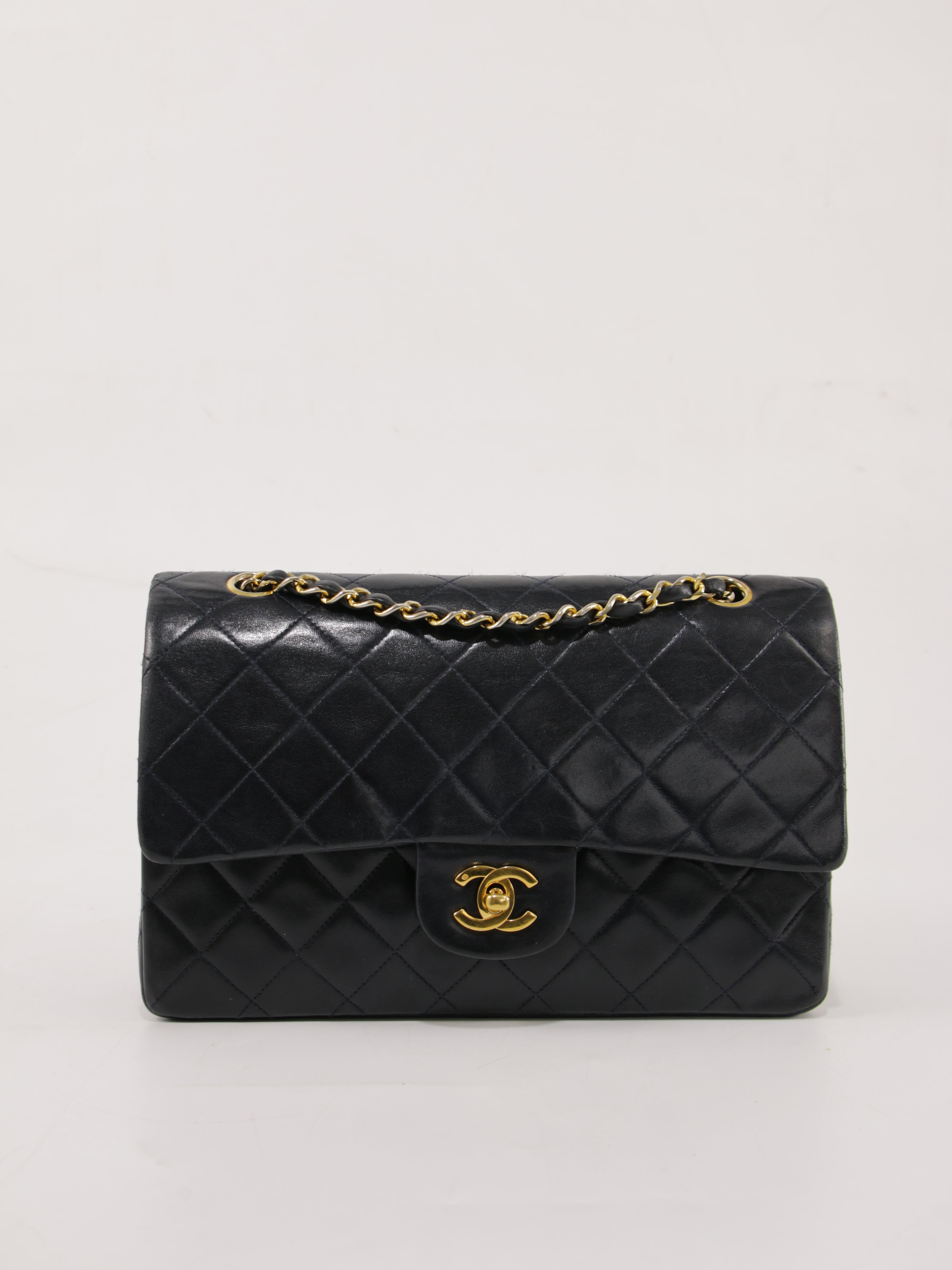Medium Classic Flap