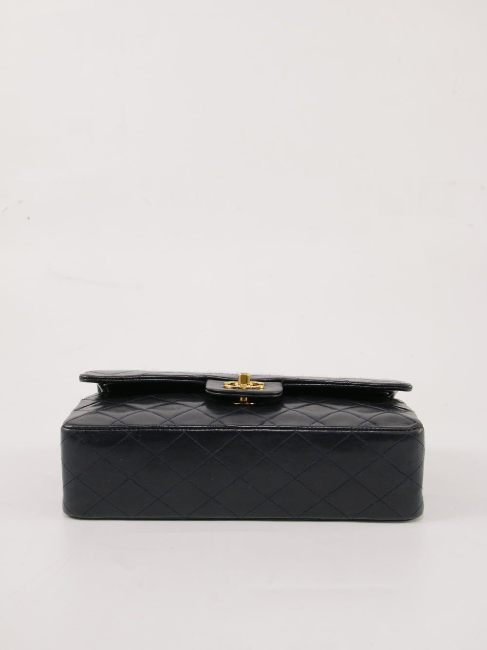 Medium Classic Flap