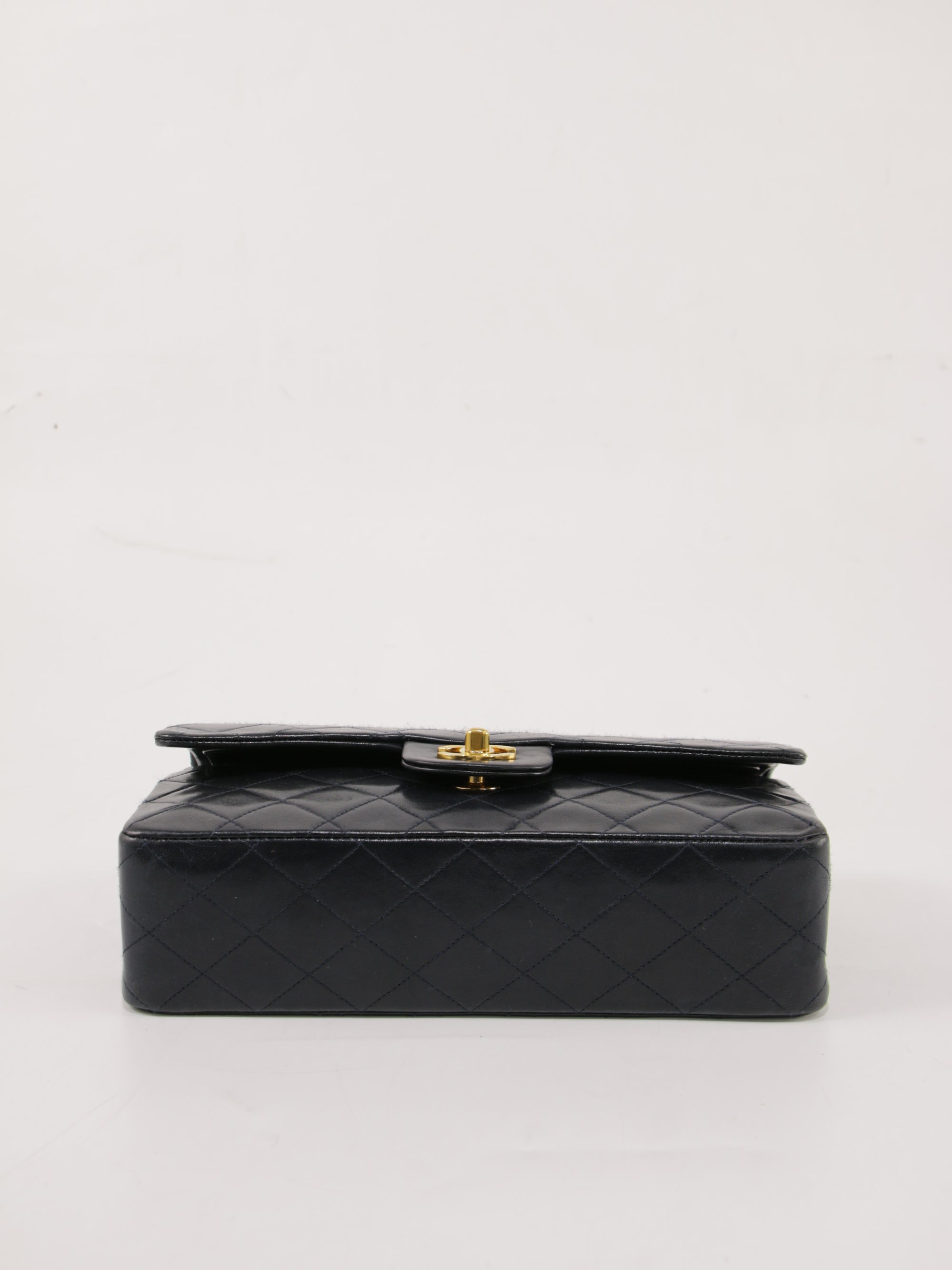 Medium Classic Flap