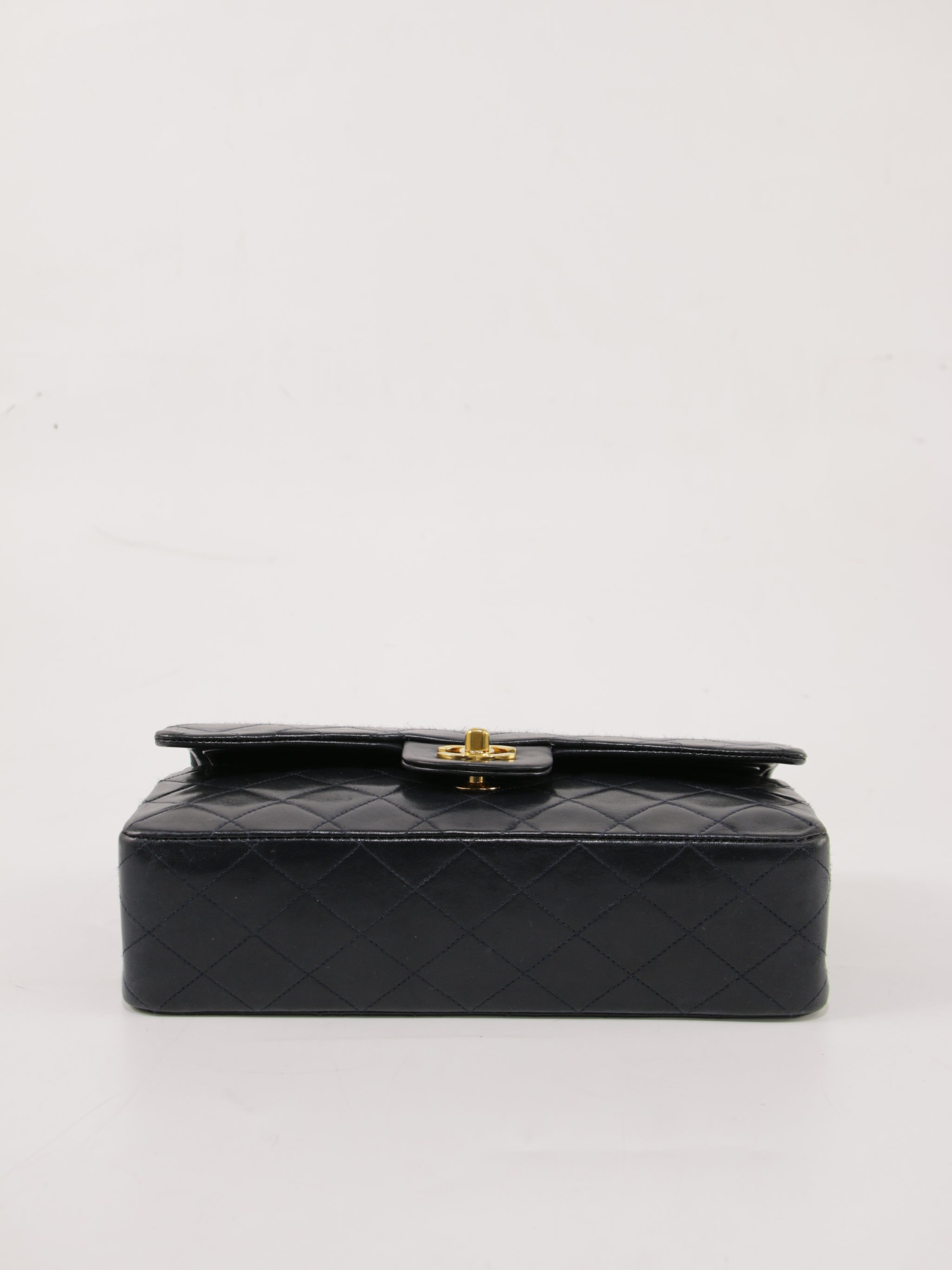Medium Classic Flap