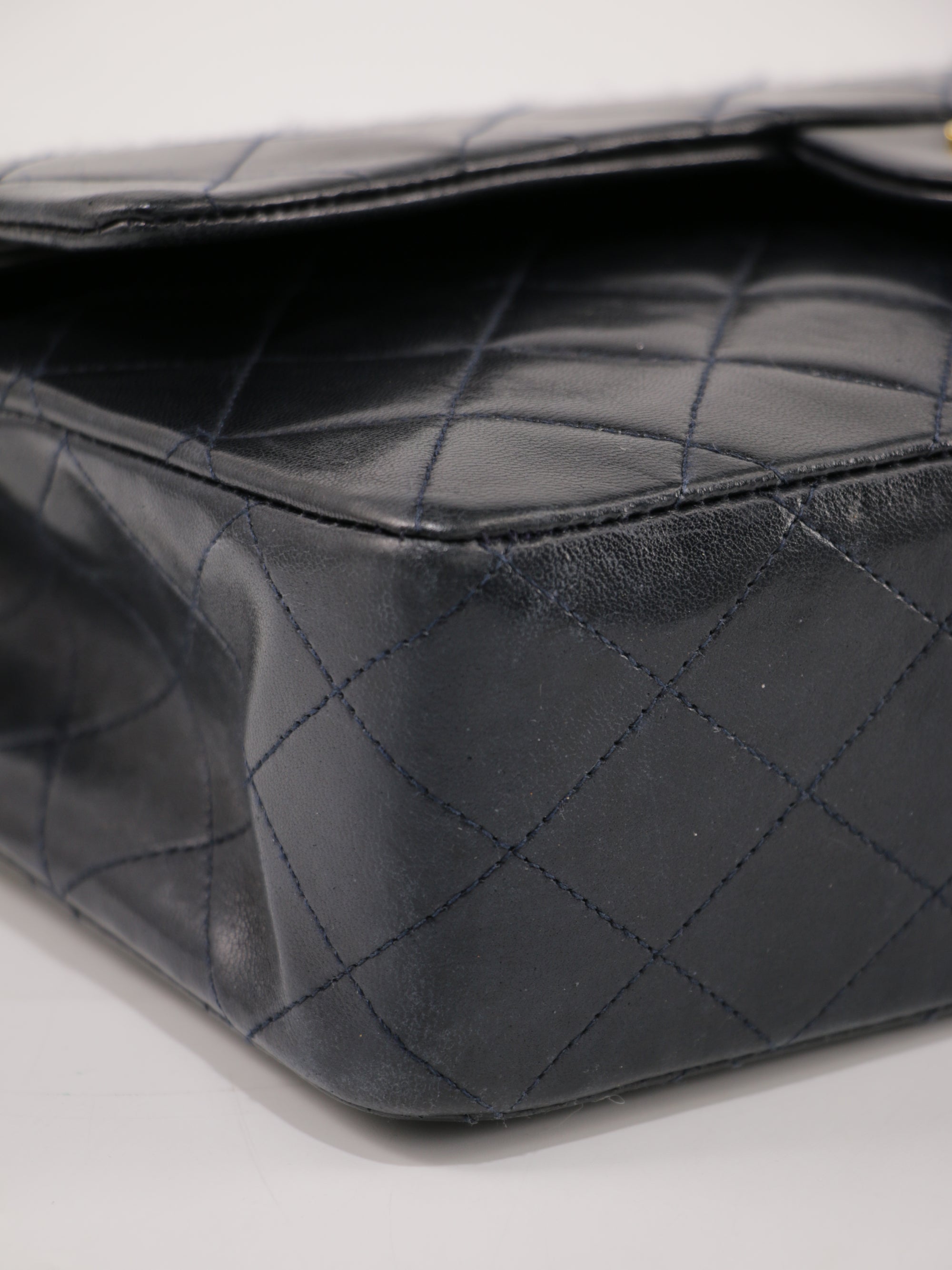 Medium Classic Flap