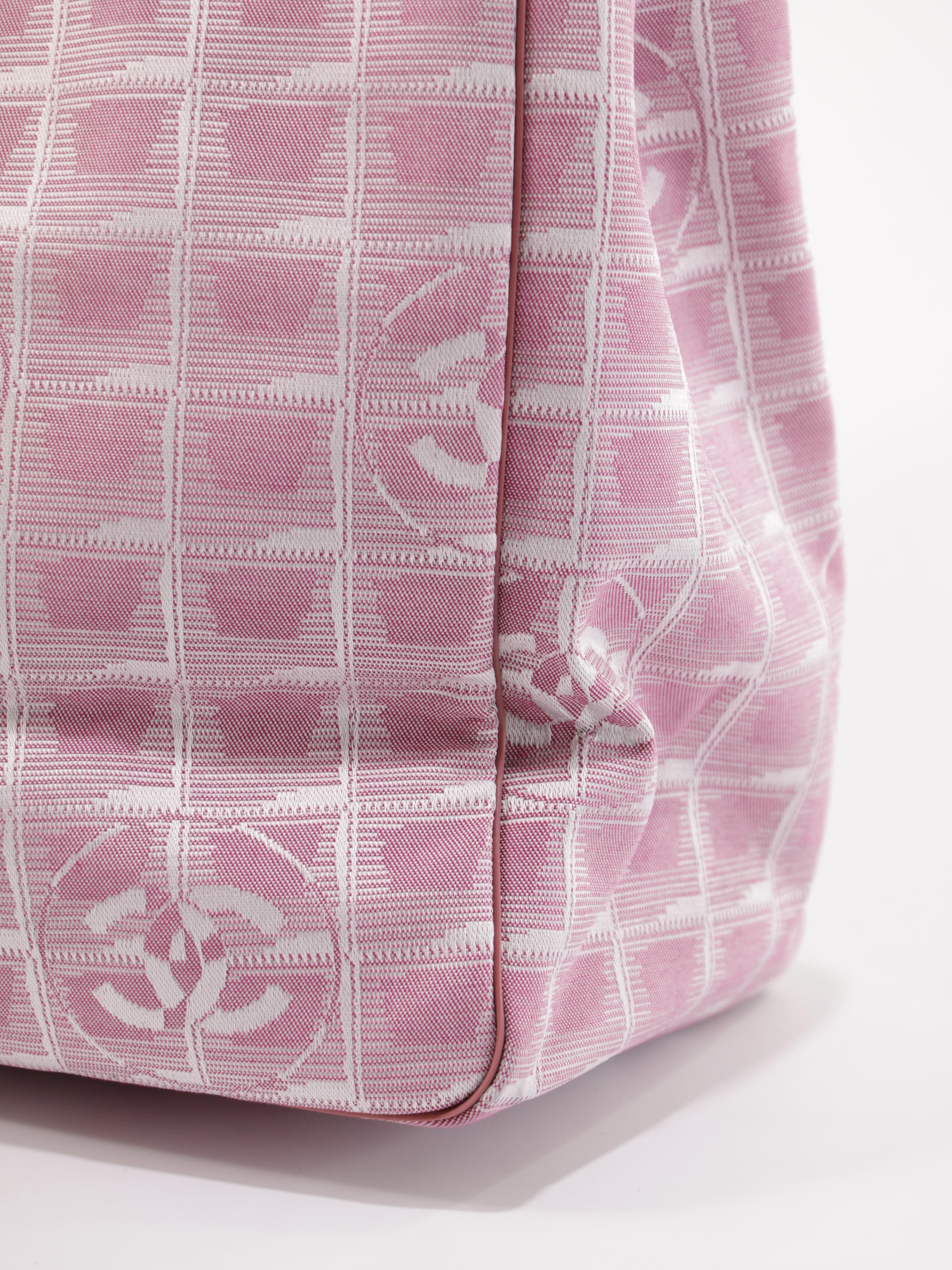 Medium New Travel Line Tote