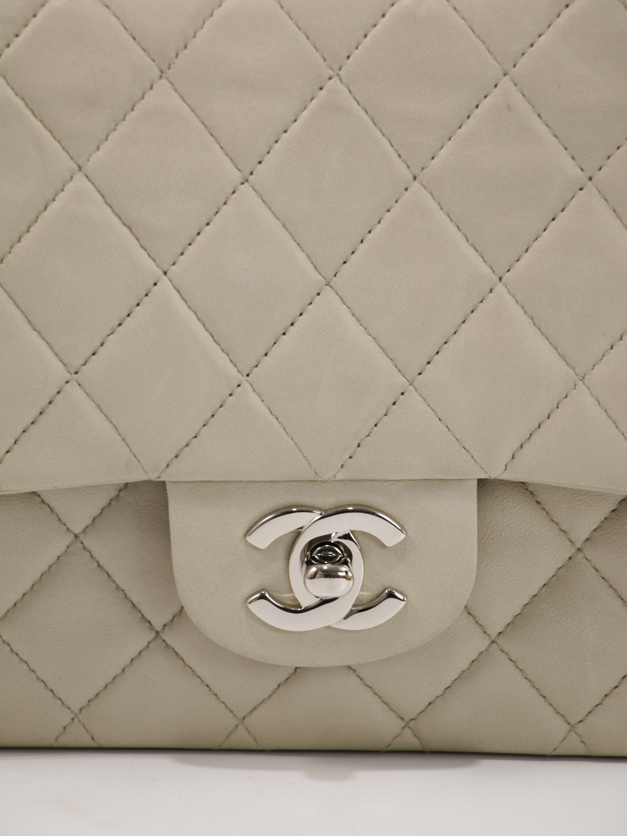 Medium Classic Flap