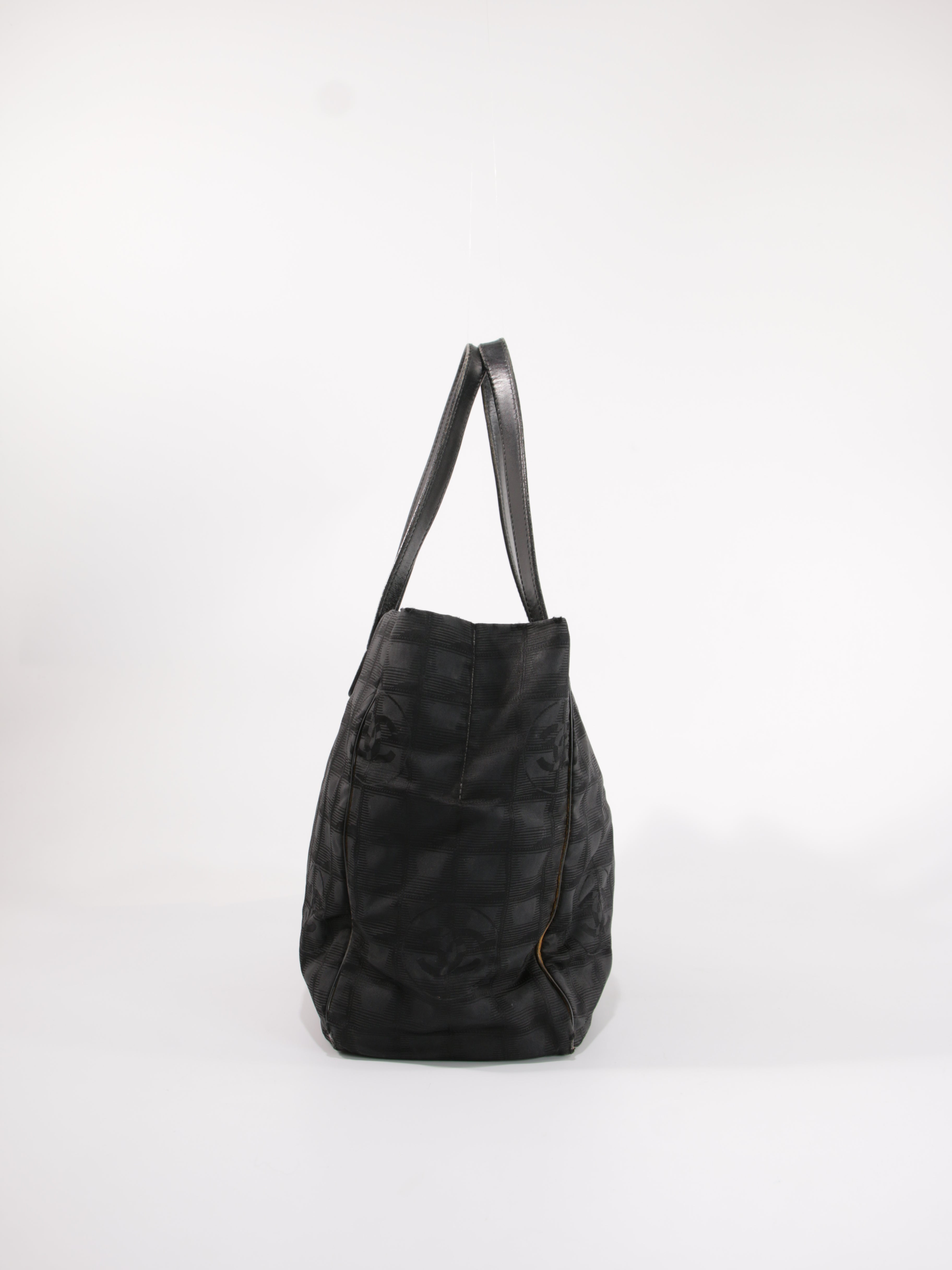 Medium New Travel Line Tote