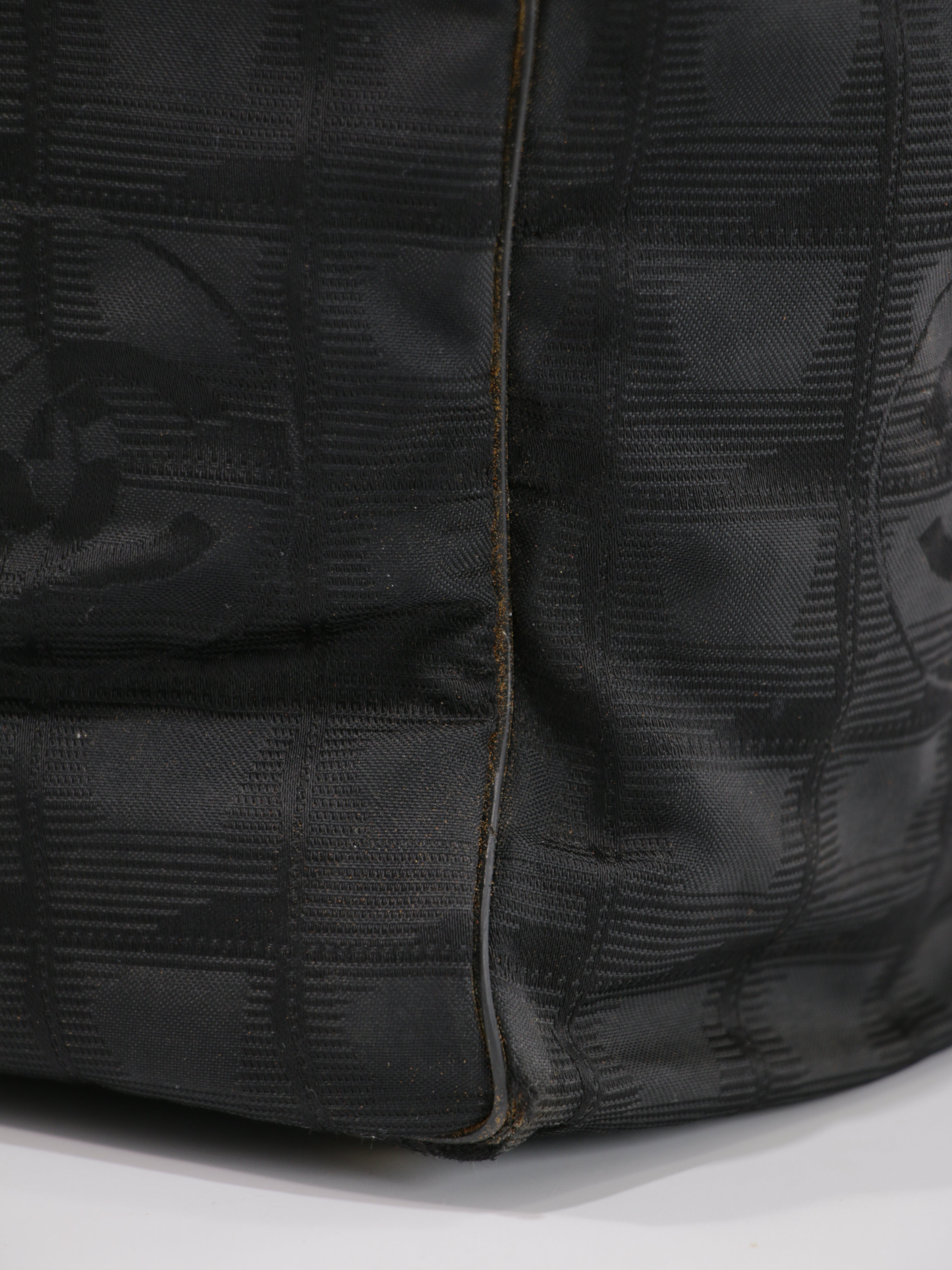 Medium New Travel Line Tote