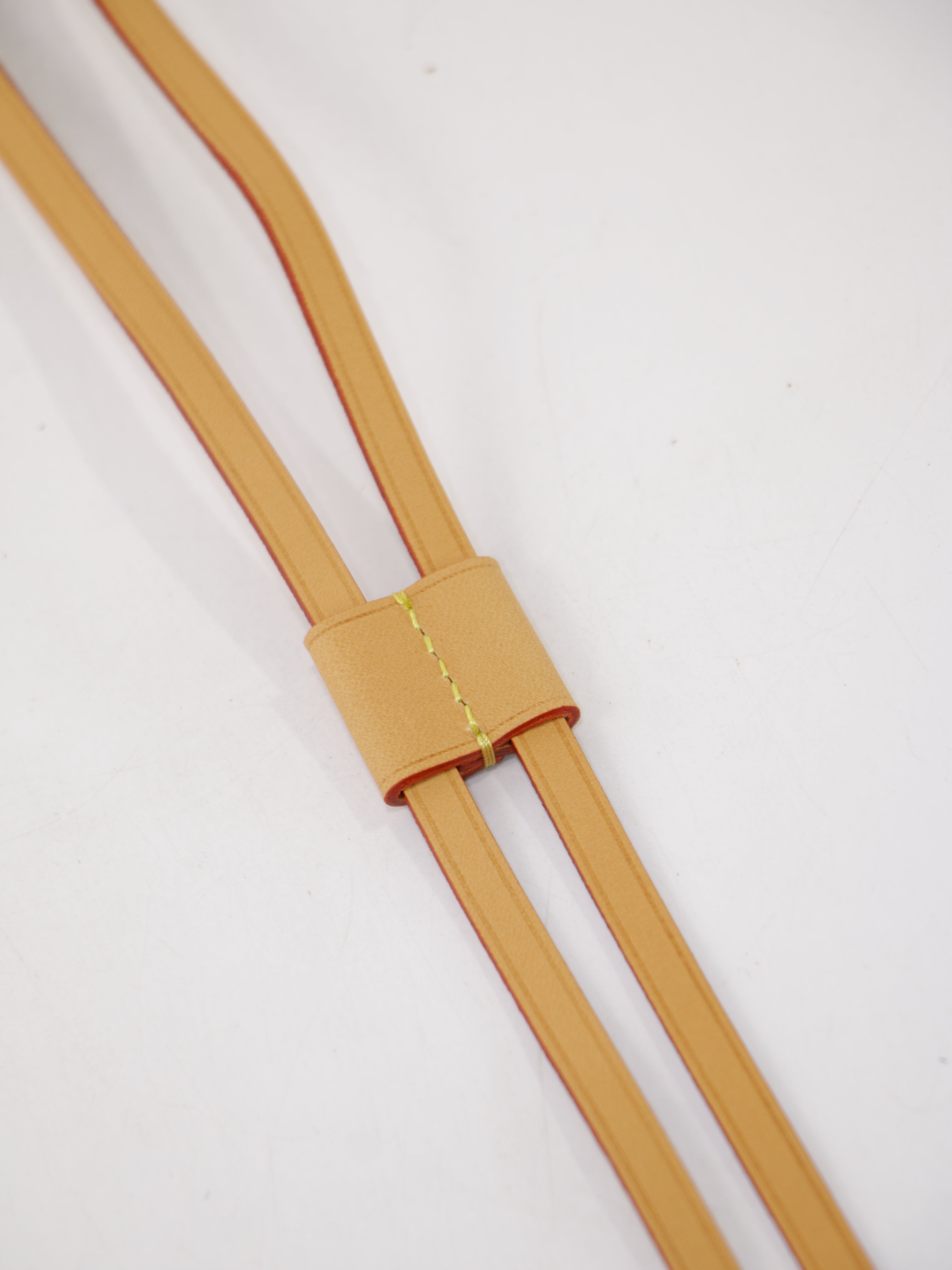 Noé Leather string