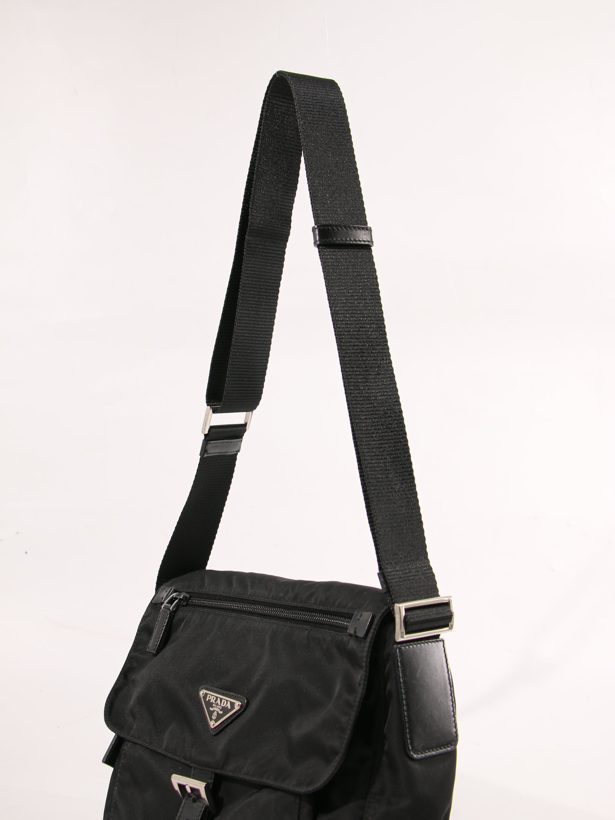 Single Buckle Messenger