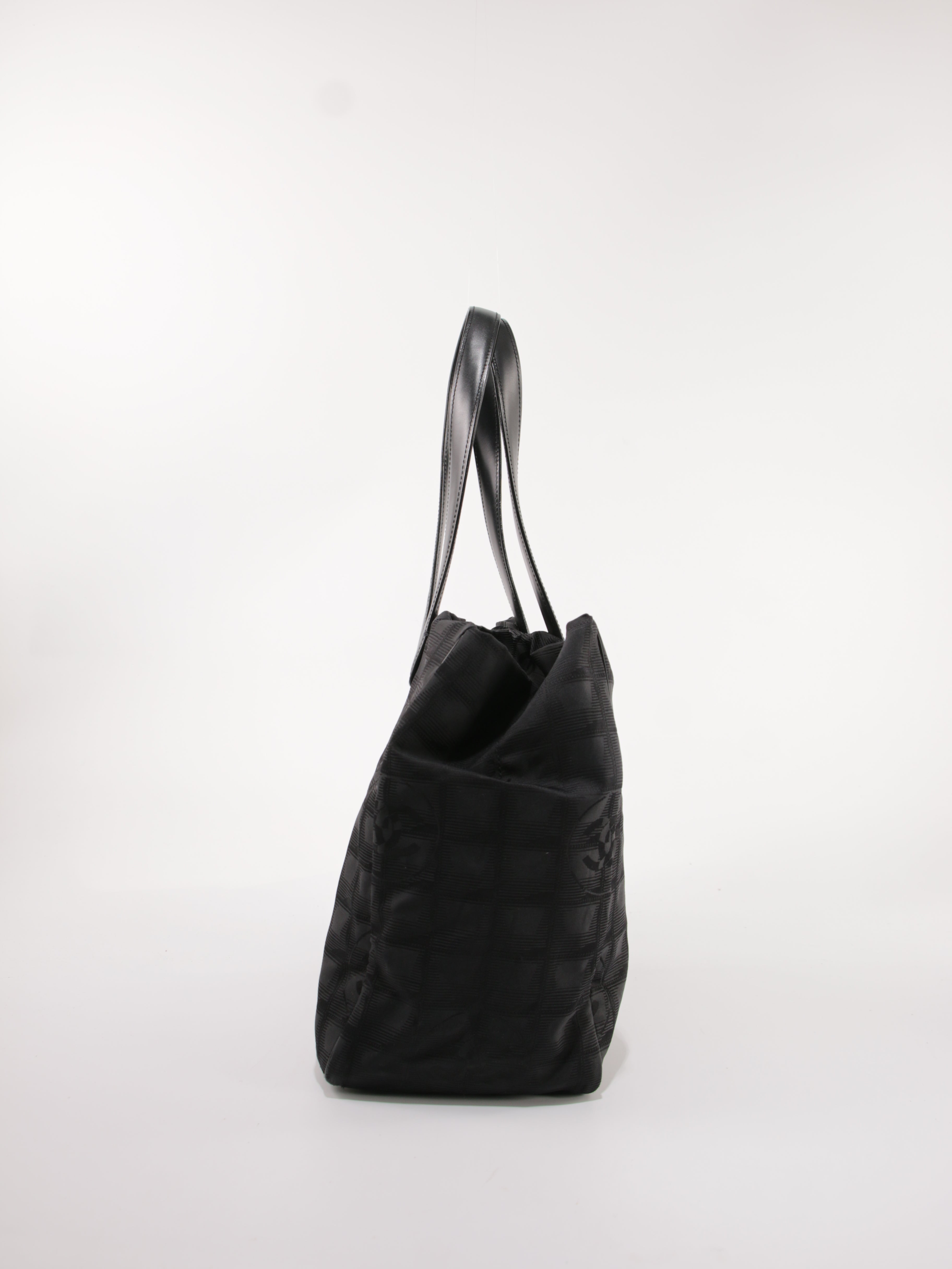 Medium New Travel Line Tote