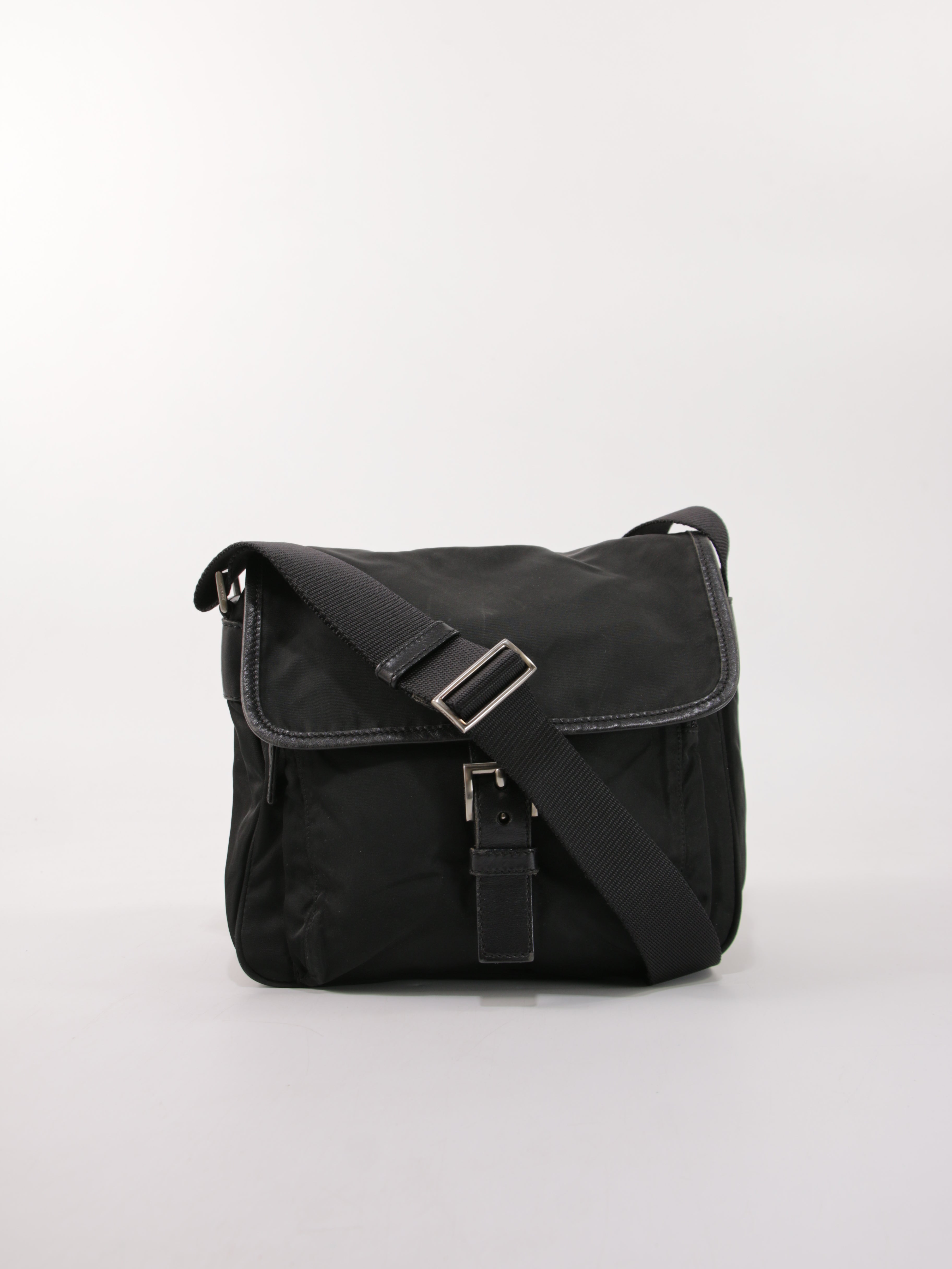 Single Buckle Messenger