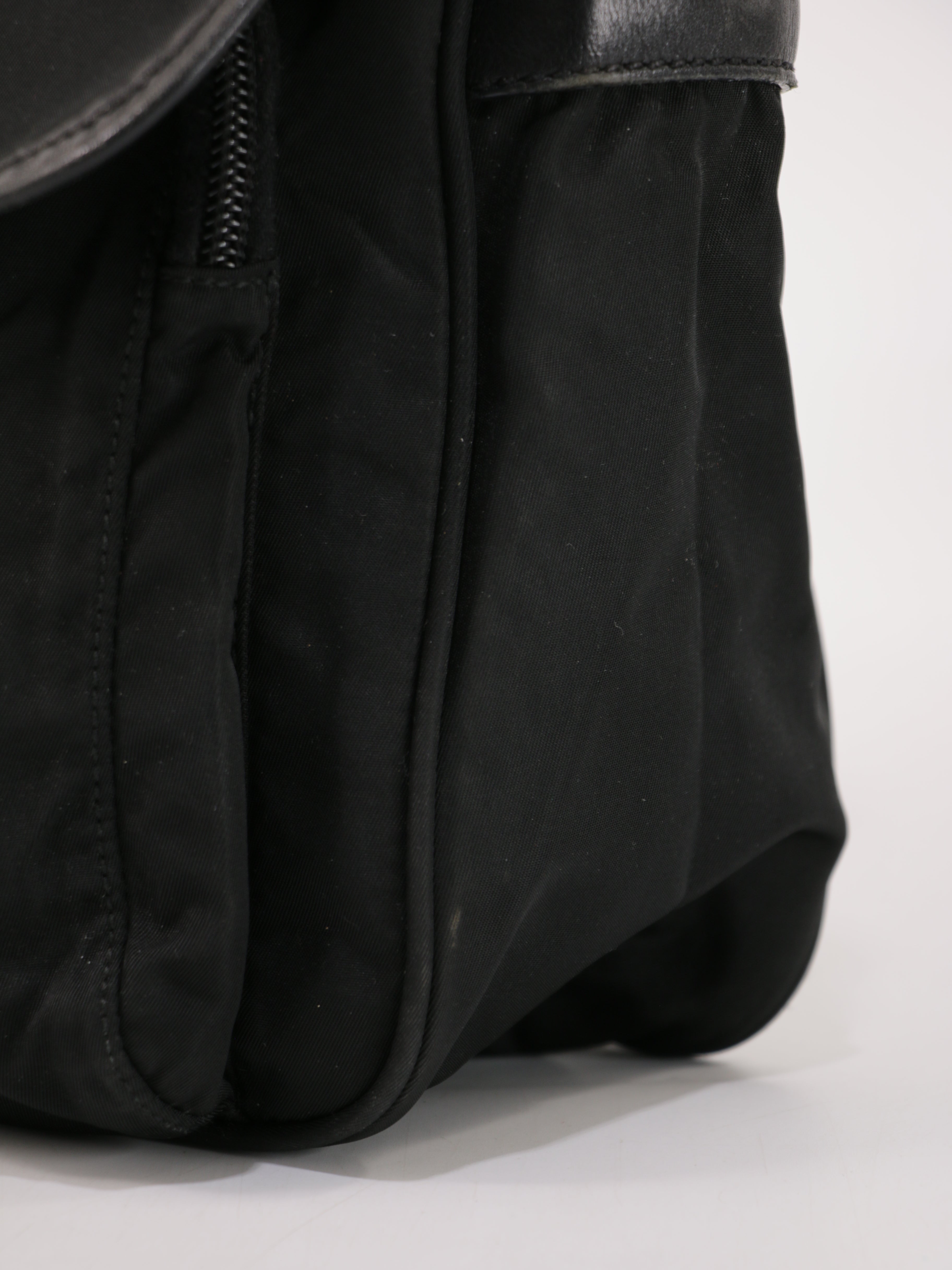 Single Buckle Messenger