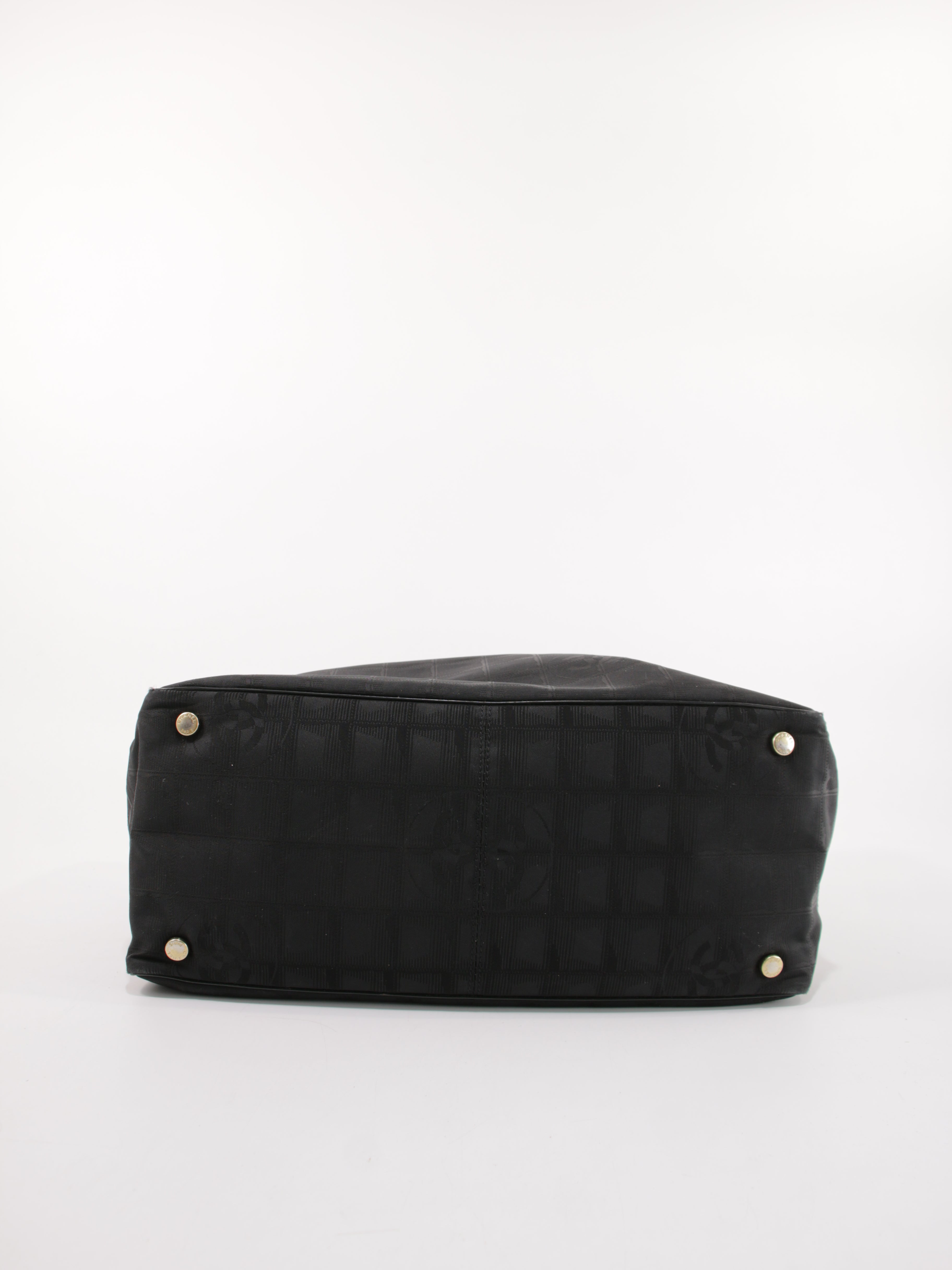 Medium New Travel Line Tote