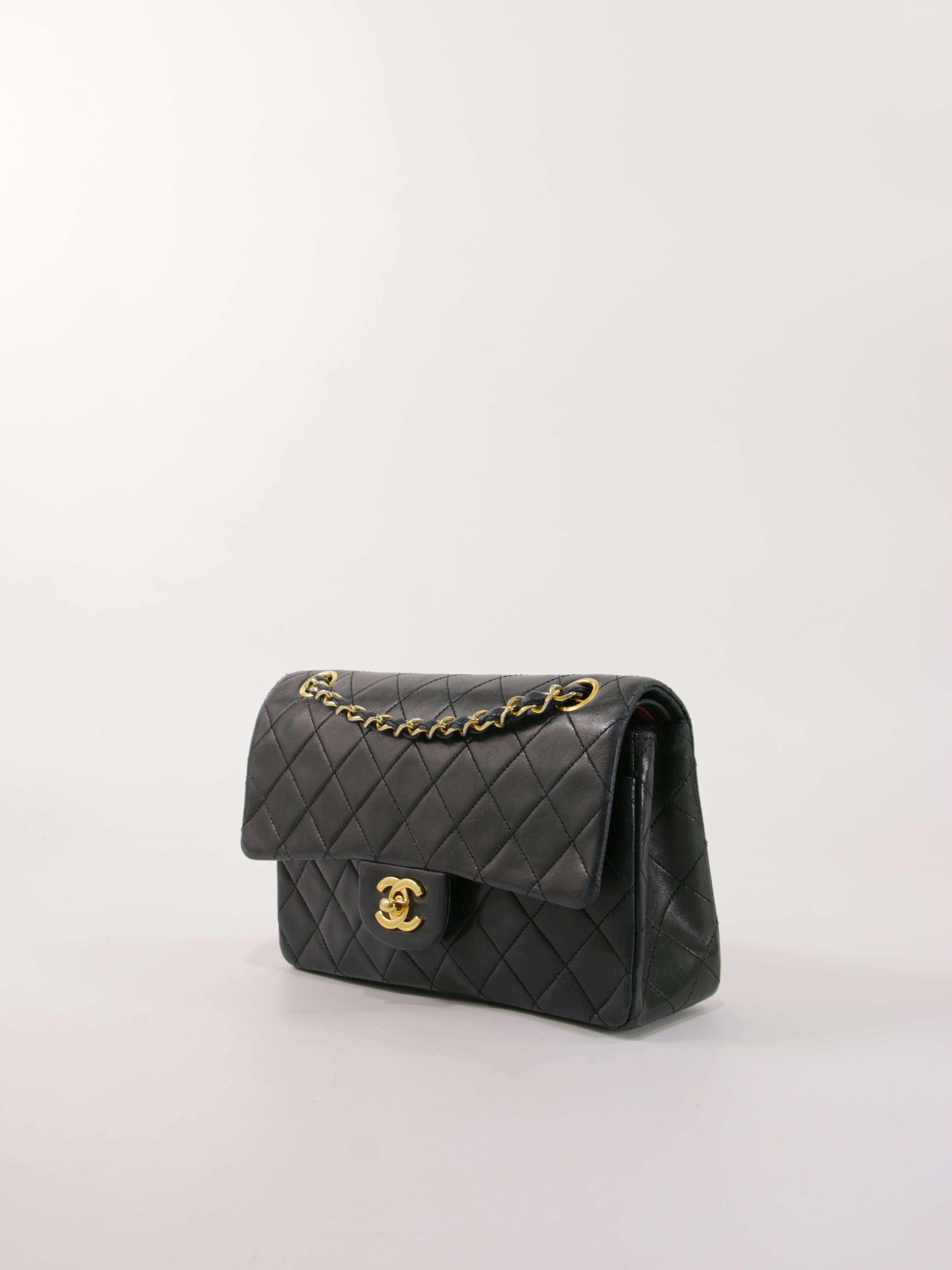 Medium Classic Flap