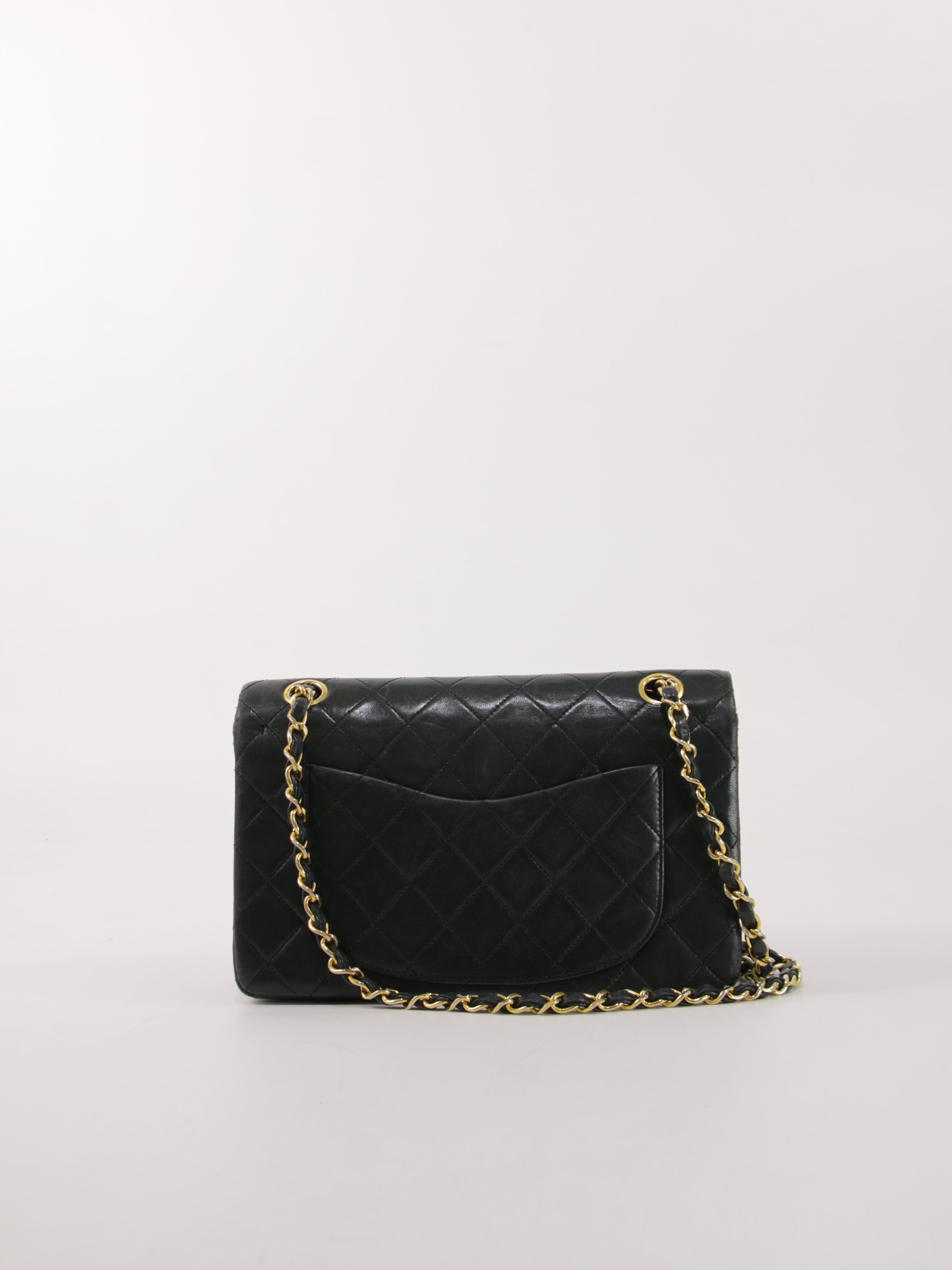 Medium Classic Flap