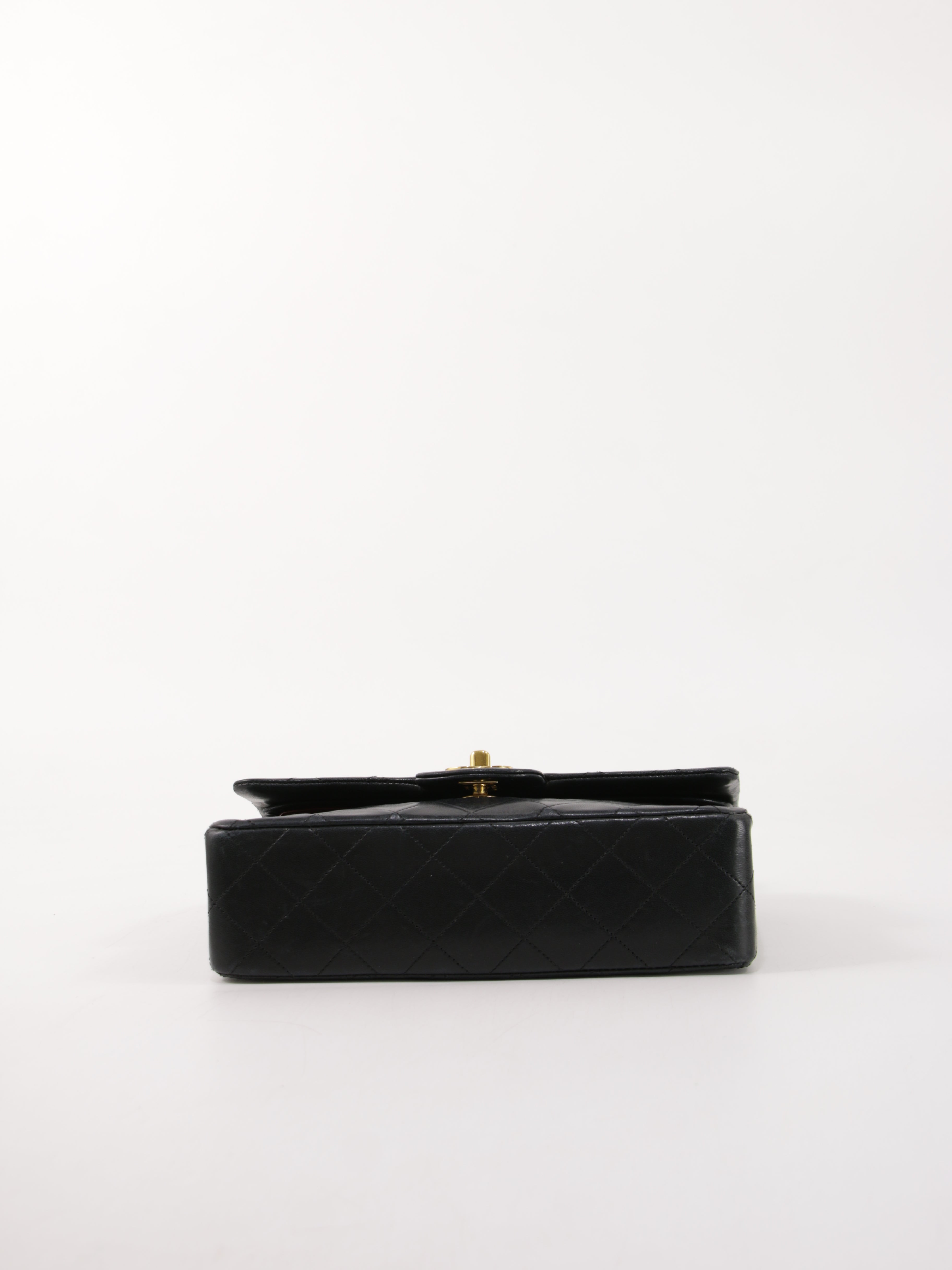 Medium Classic Flap