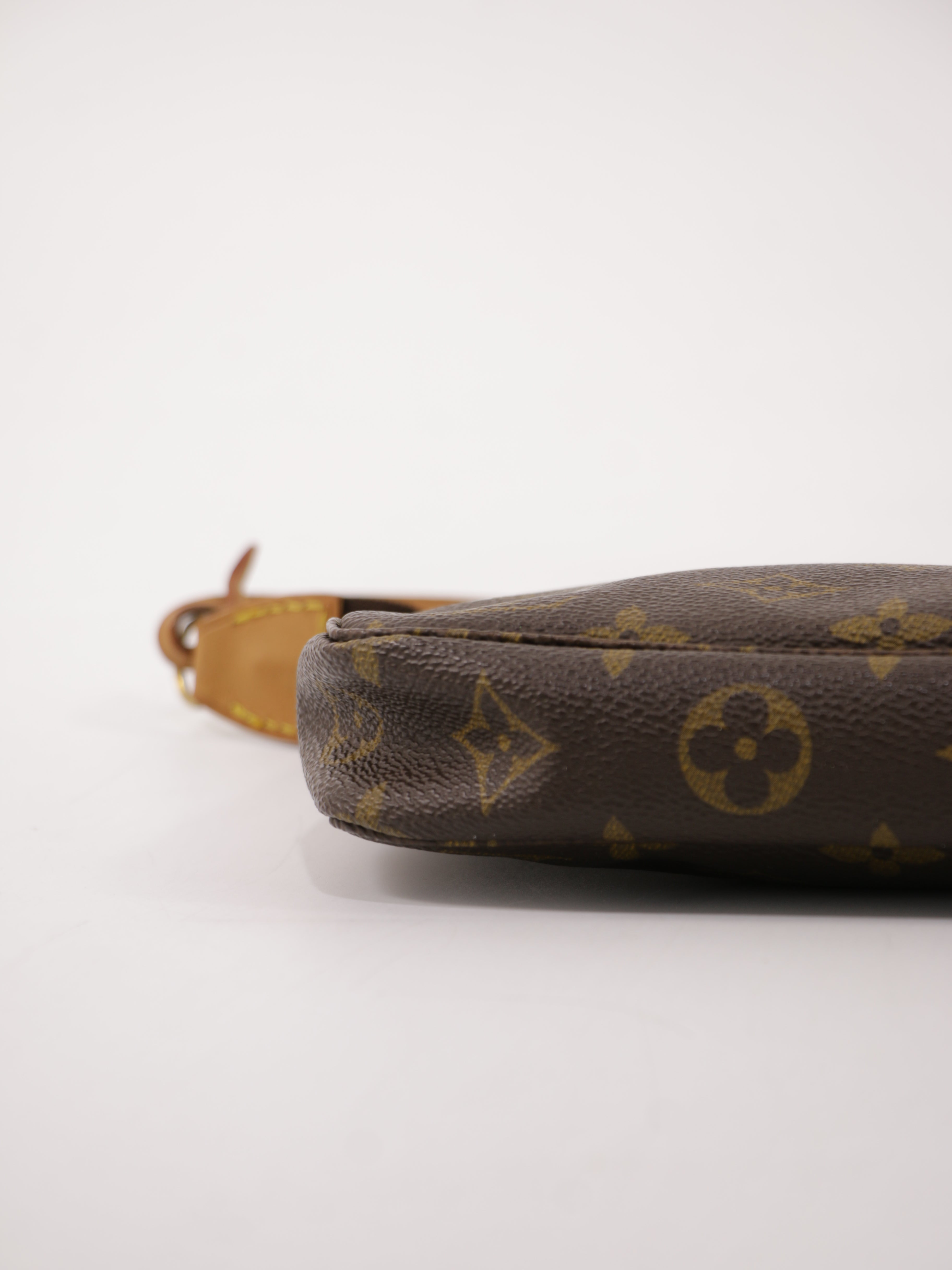 Louis Vuitton Accessories Pochette