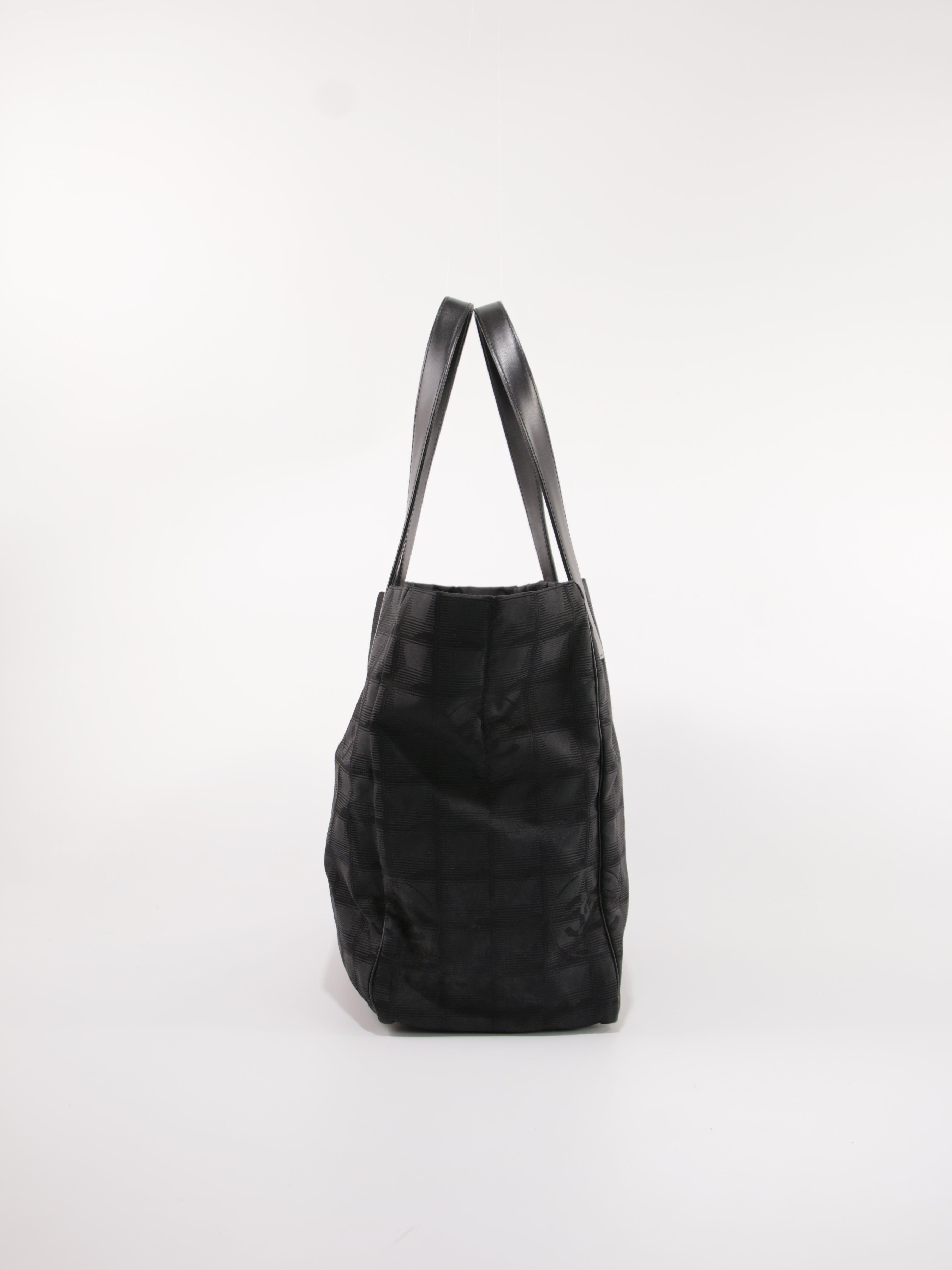 Medium New Travel Line Tote
