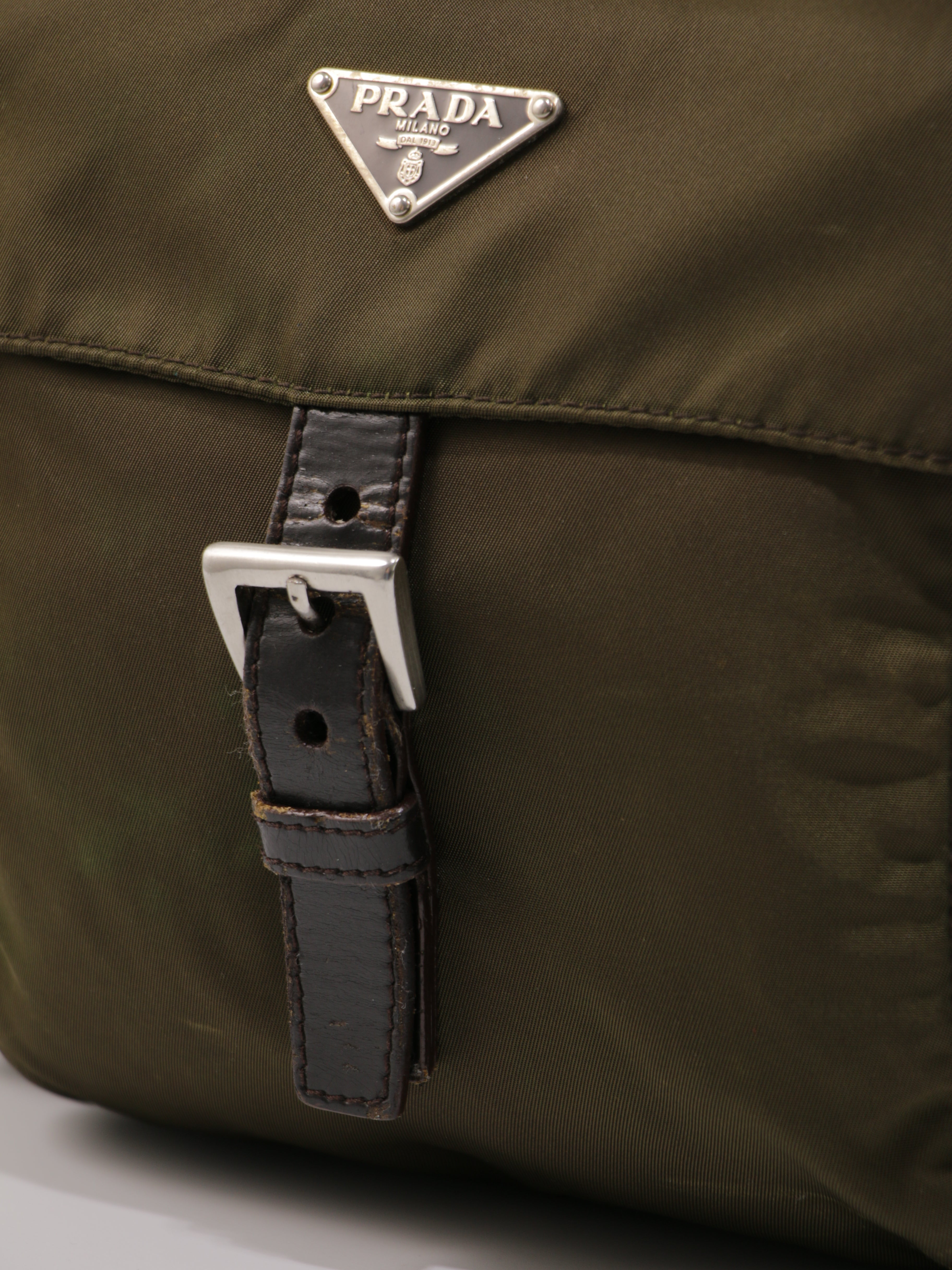 Single Buckle Messenger