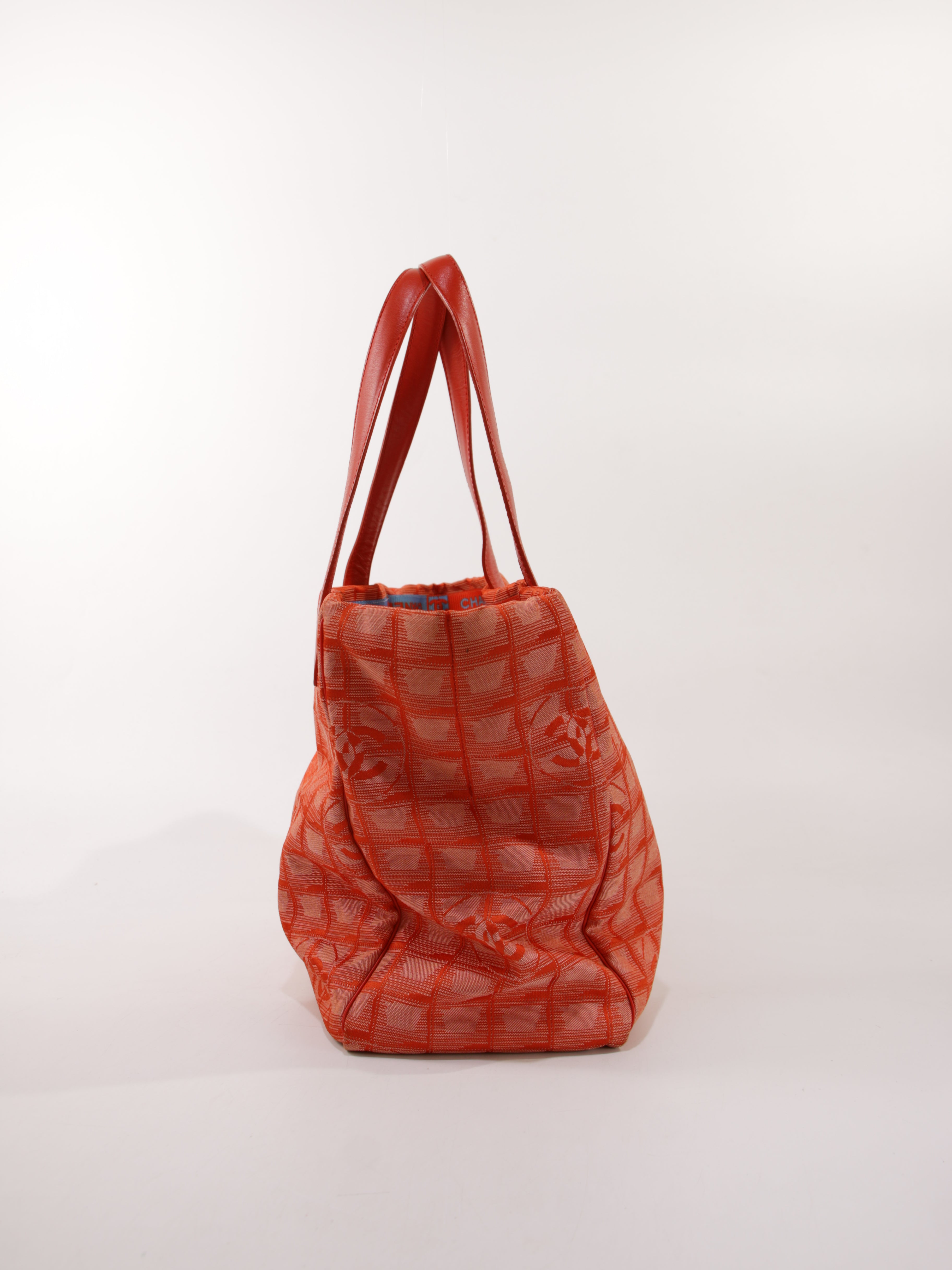Medium New Travel Line Tote