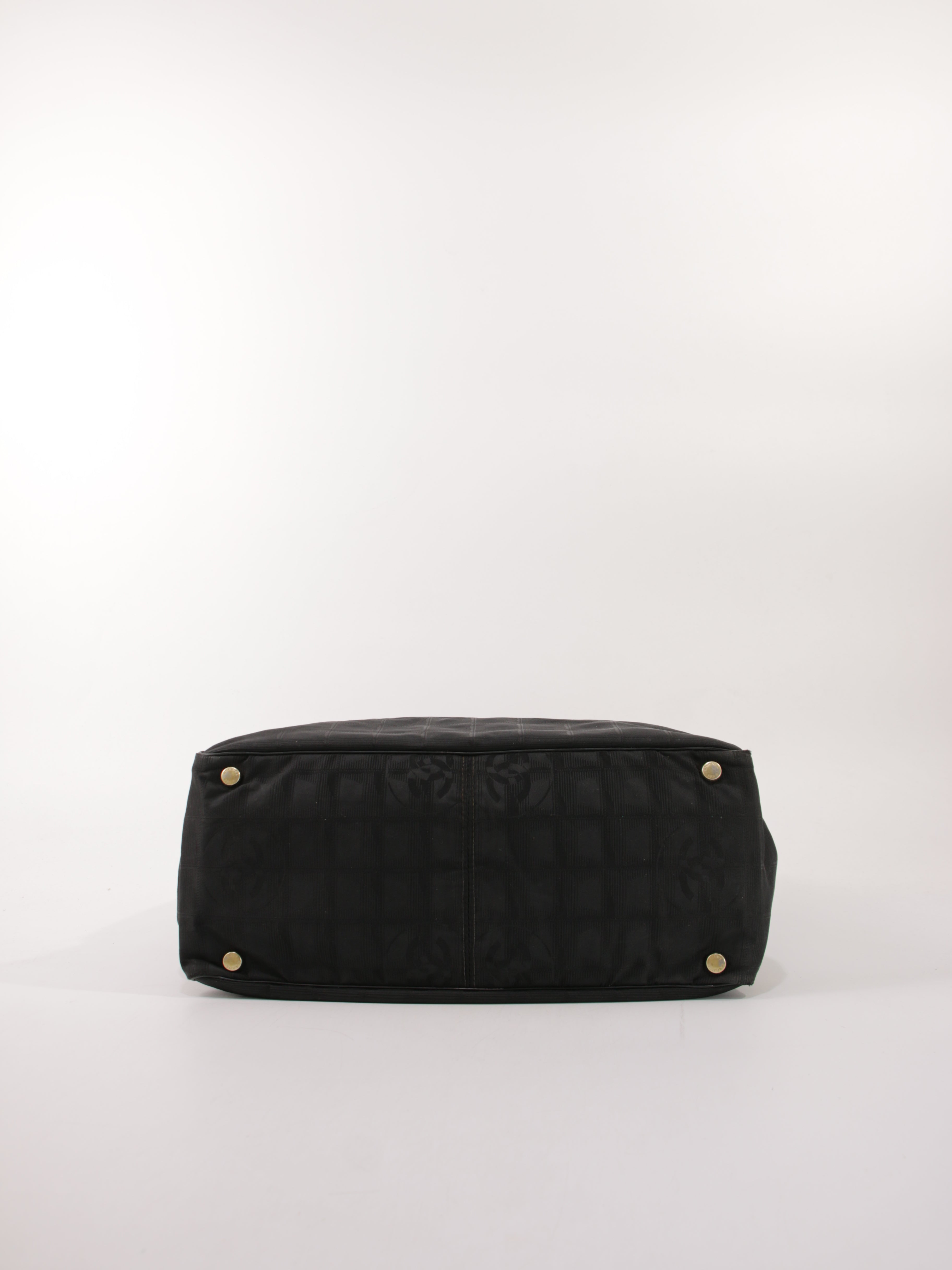 Medium New Travel Line Tote