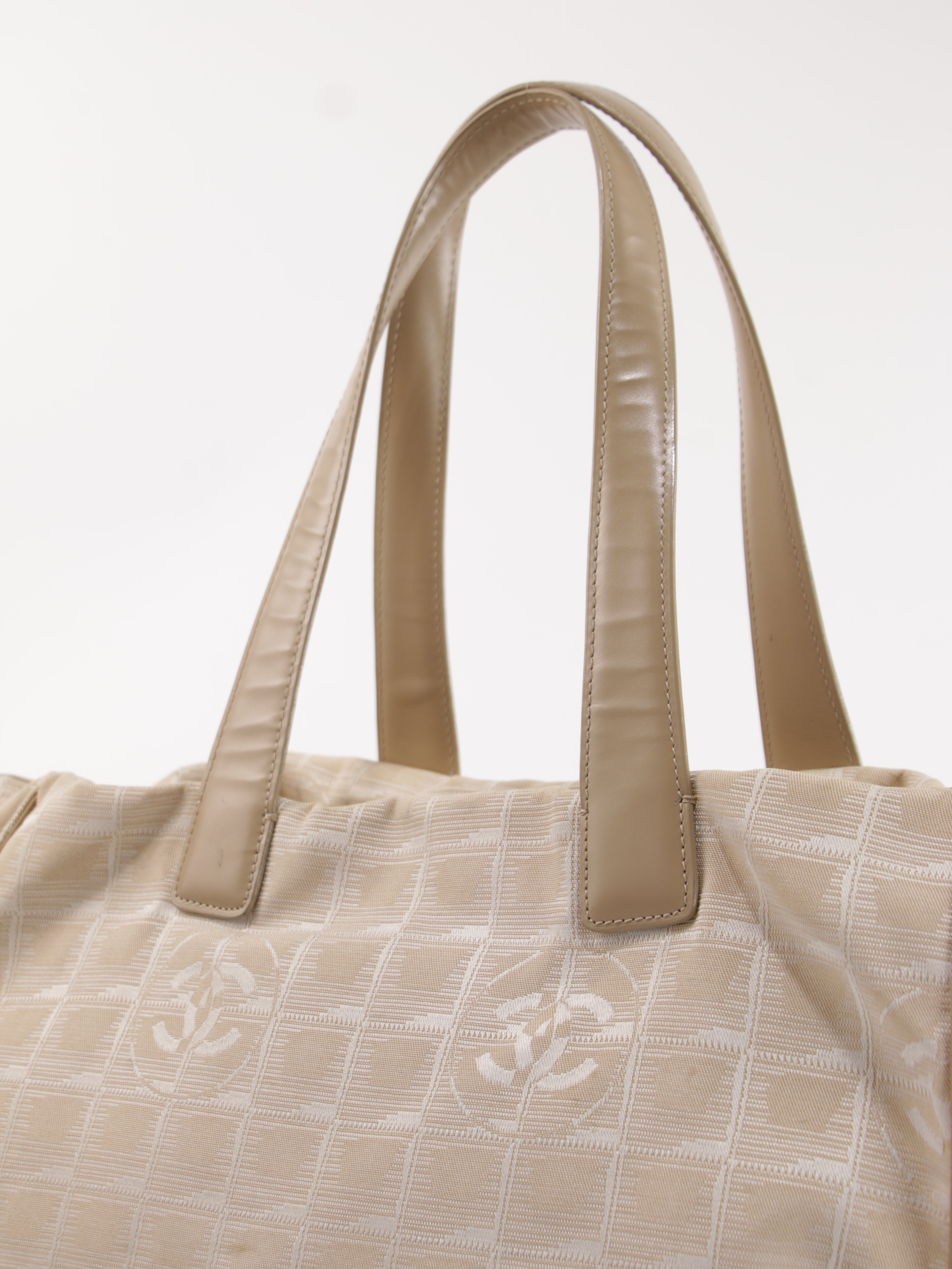 Medium New Travel Line Tote