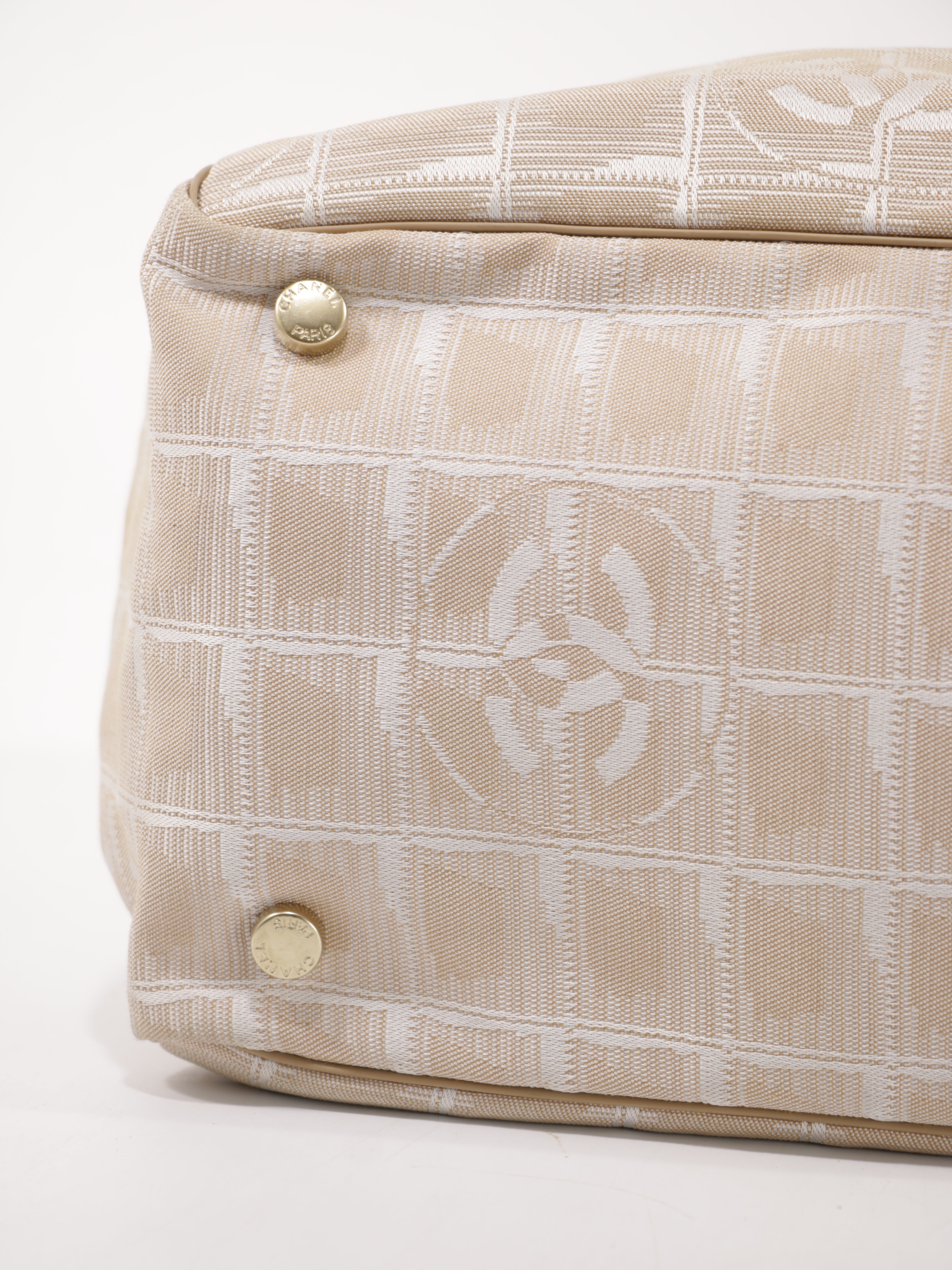 Medium New Travel Line Tote