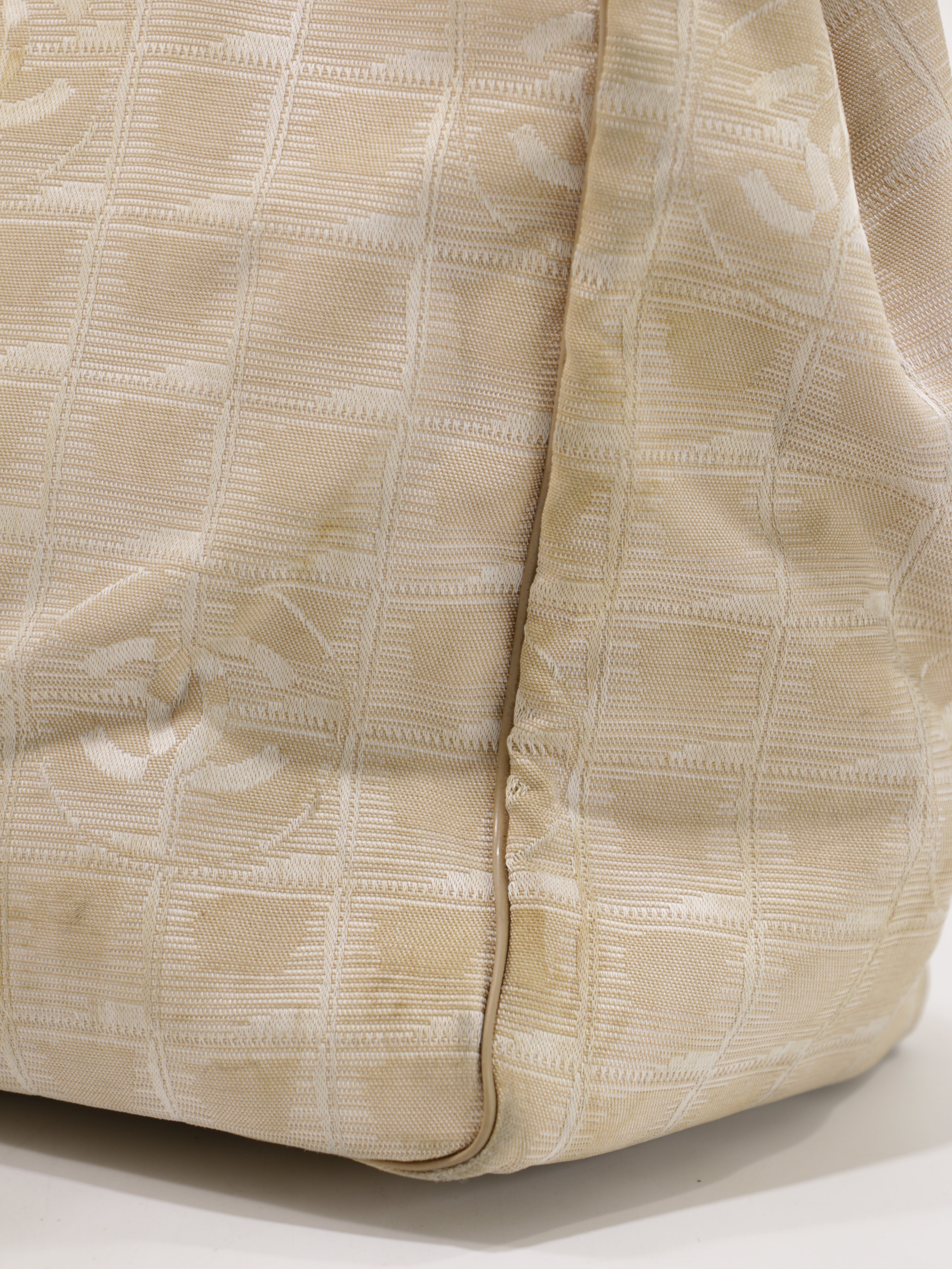 Medium New Travel Line Tote