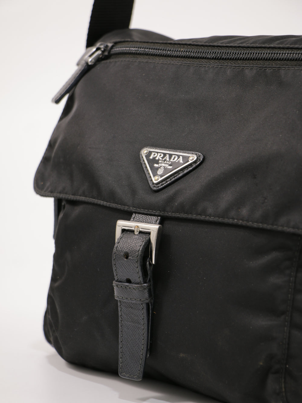 Single Buckle Messenger