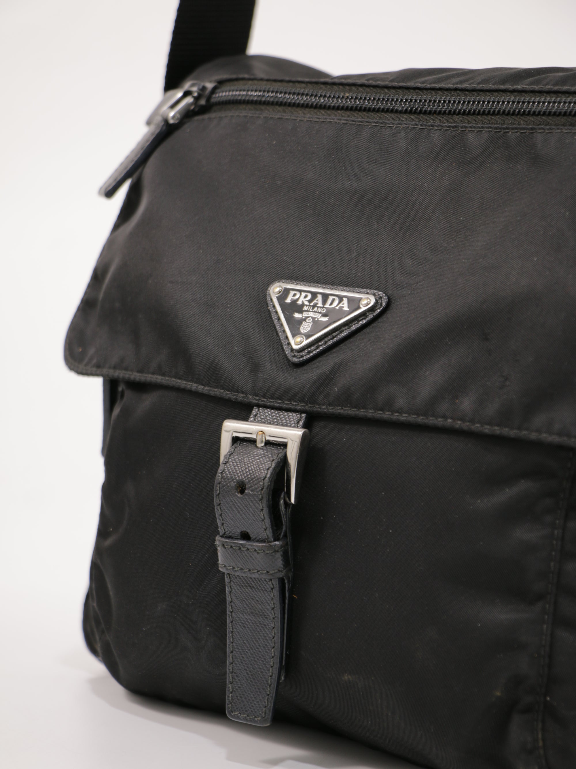 Single Buckle Messenger