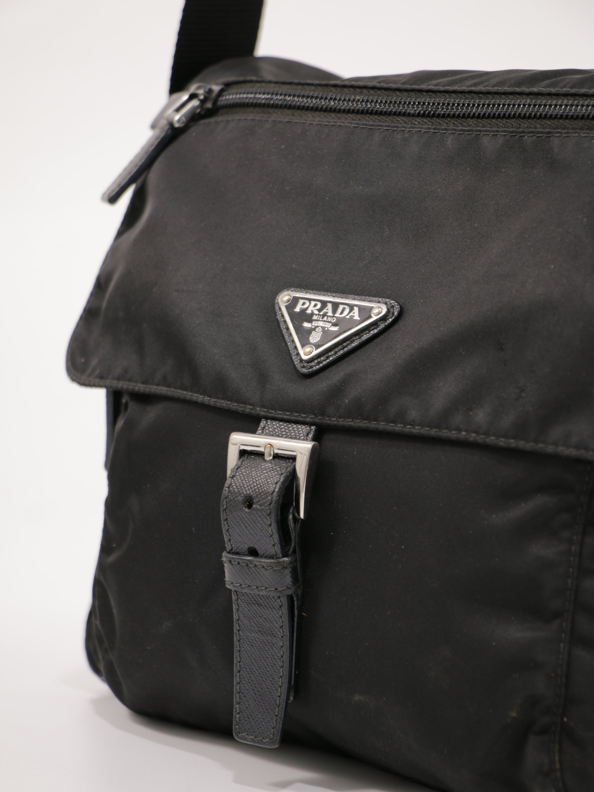Single Buckle Messenger