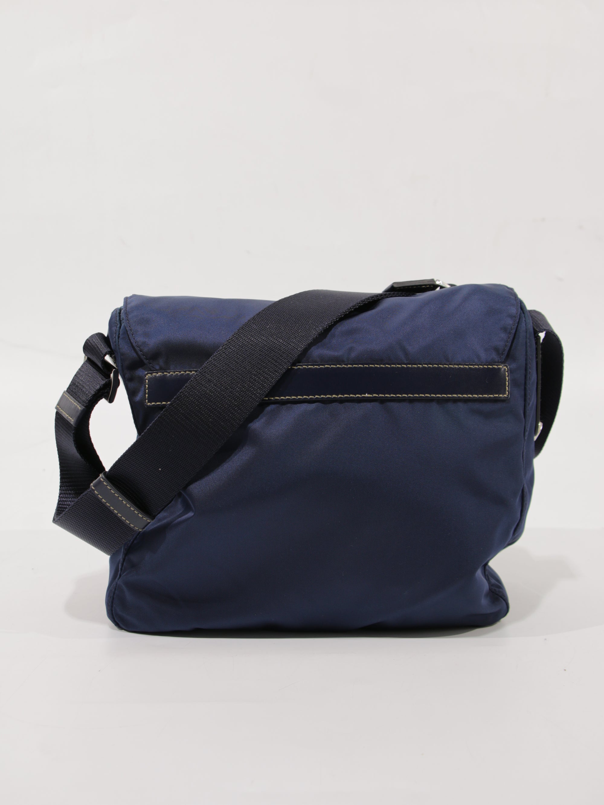 Single Buckle Messenger