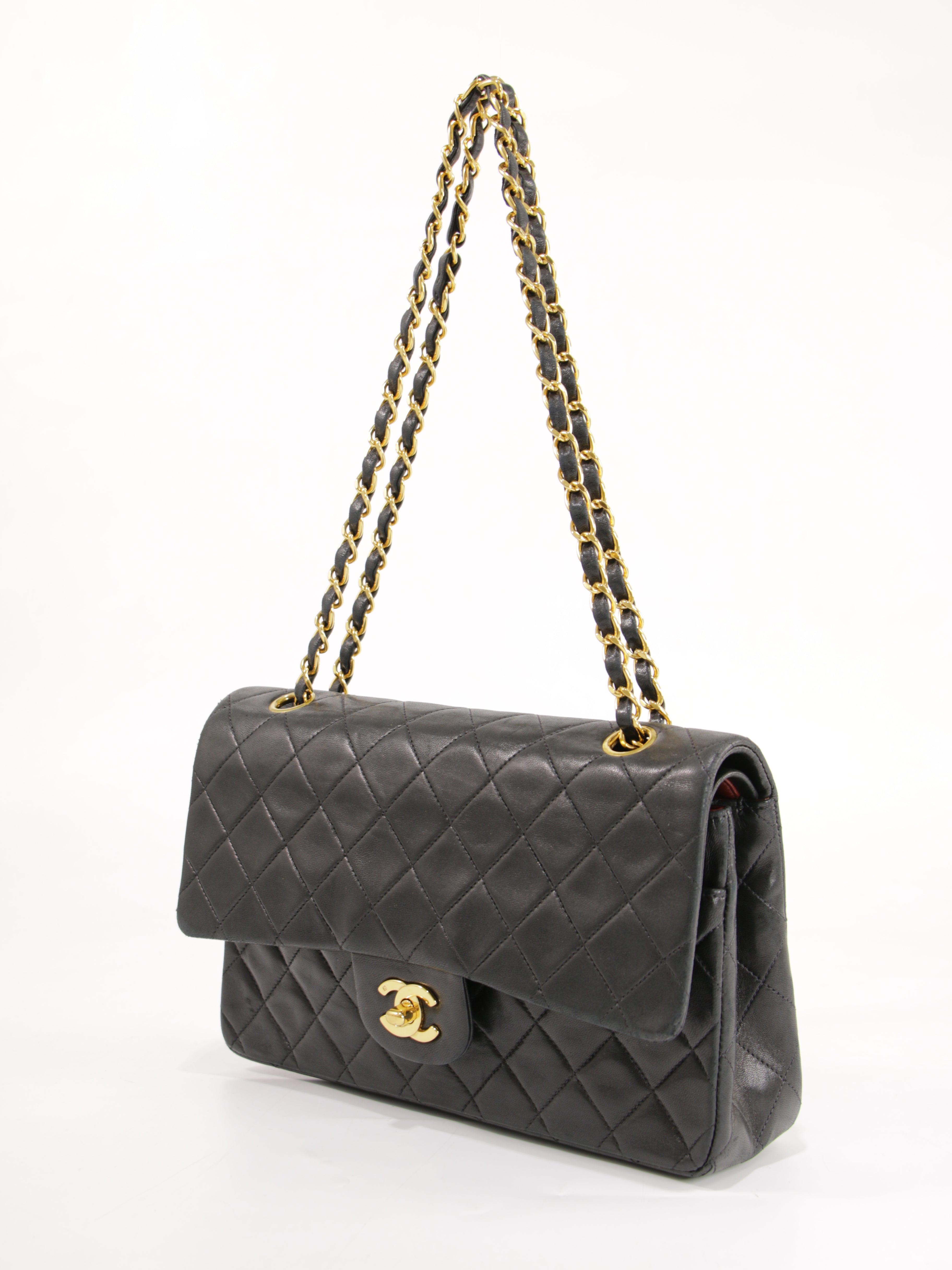 #132 Medium Classic Flap