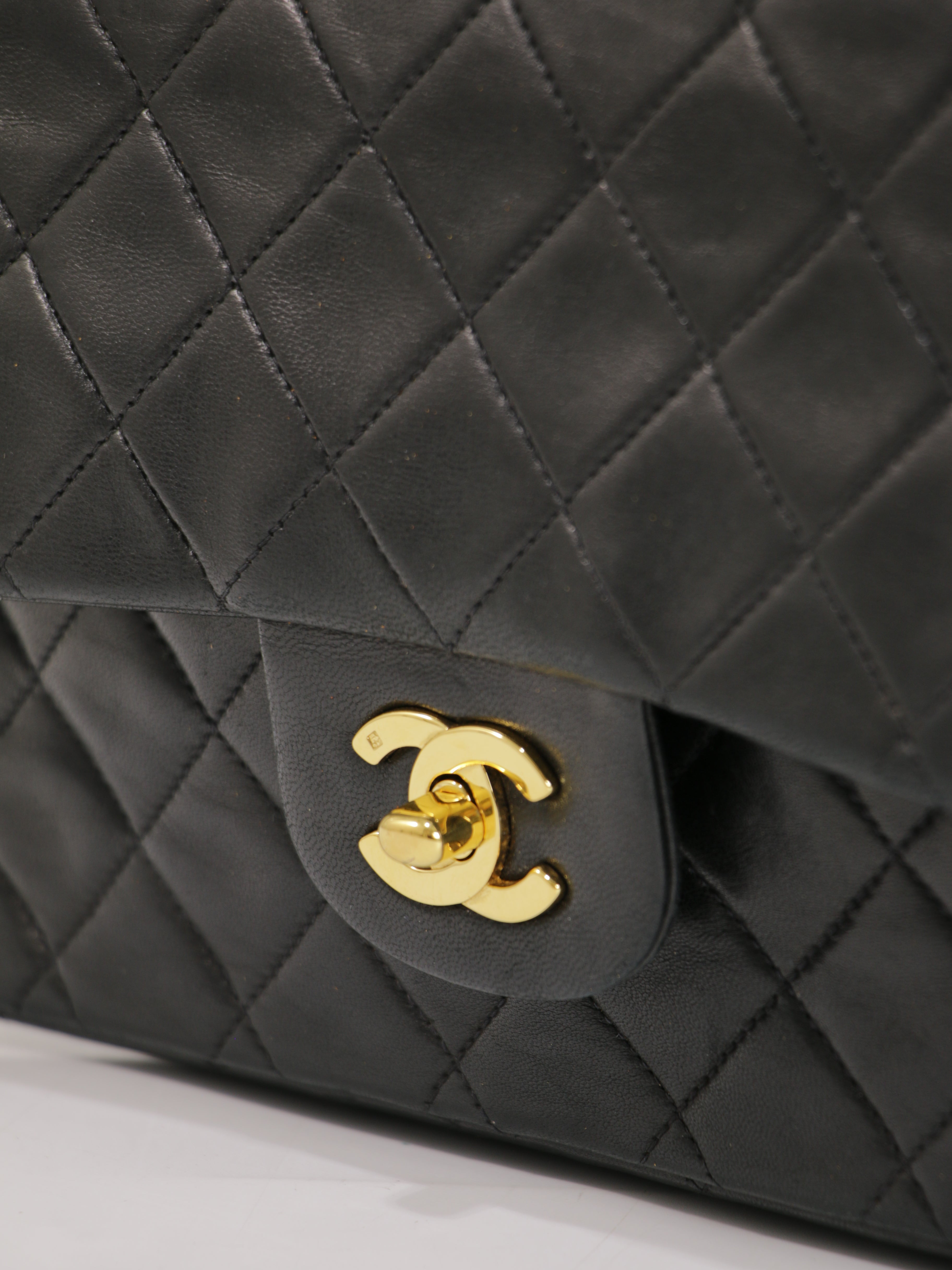 #132 Medium Classic Flap