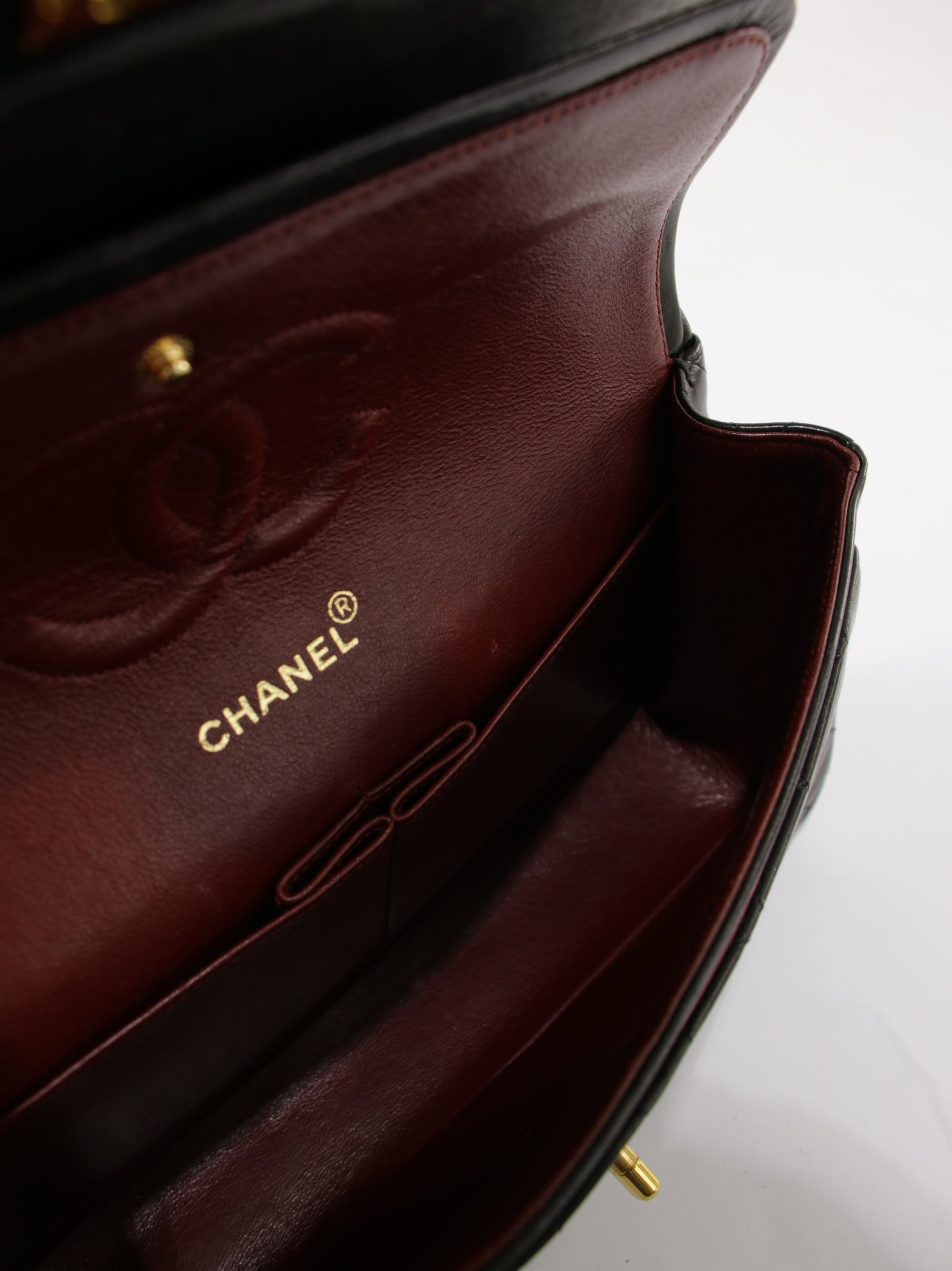 Medium Classic Flap