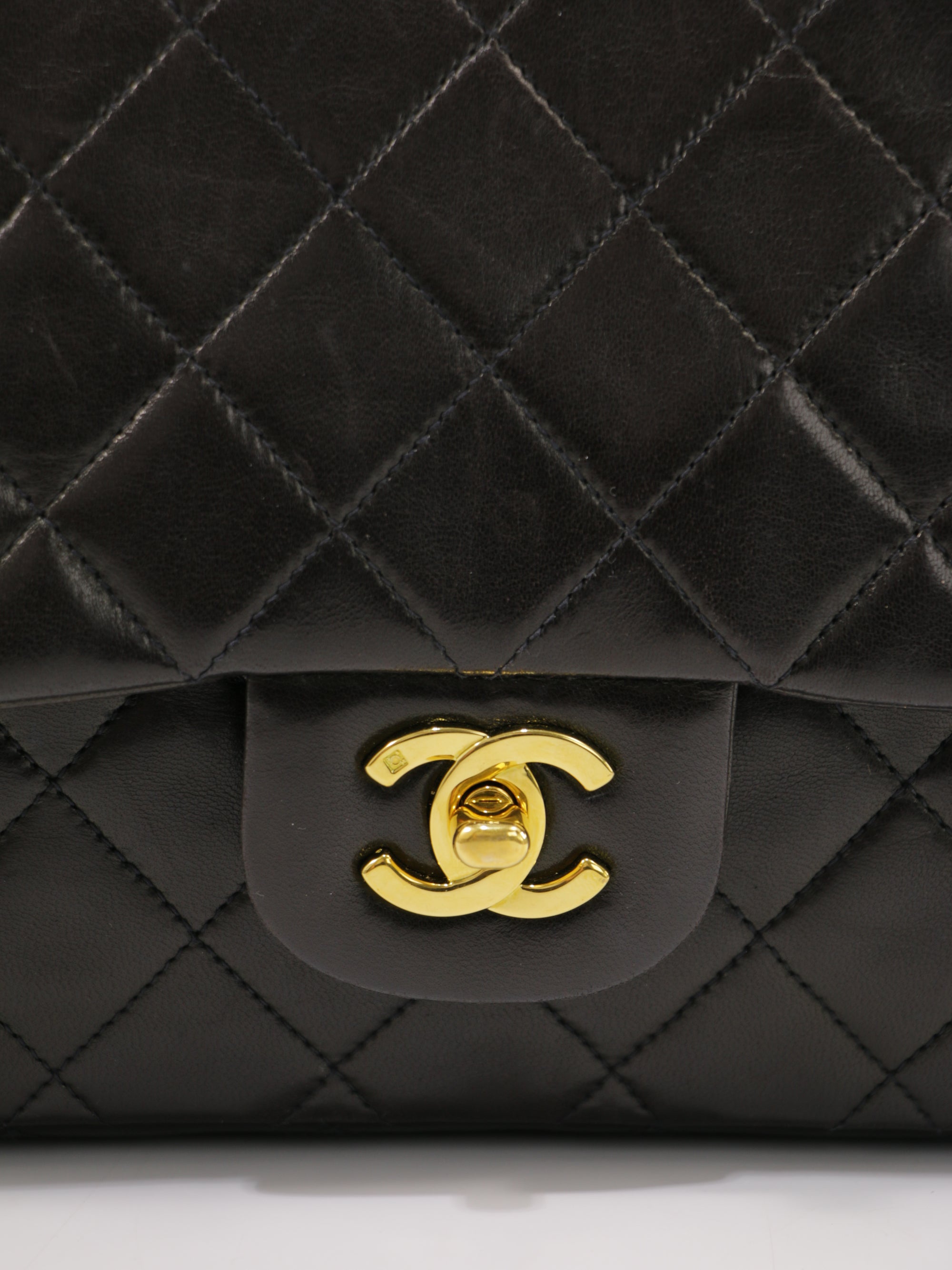 Medium Classic Flap