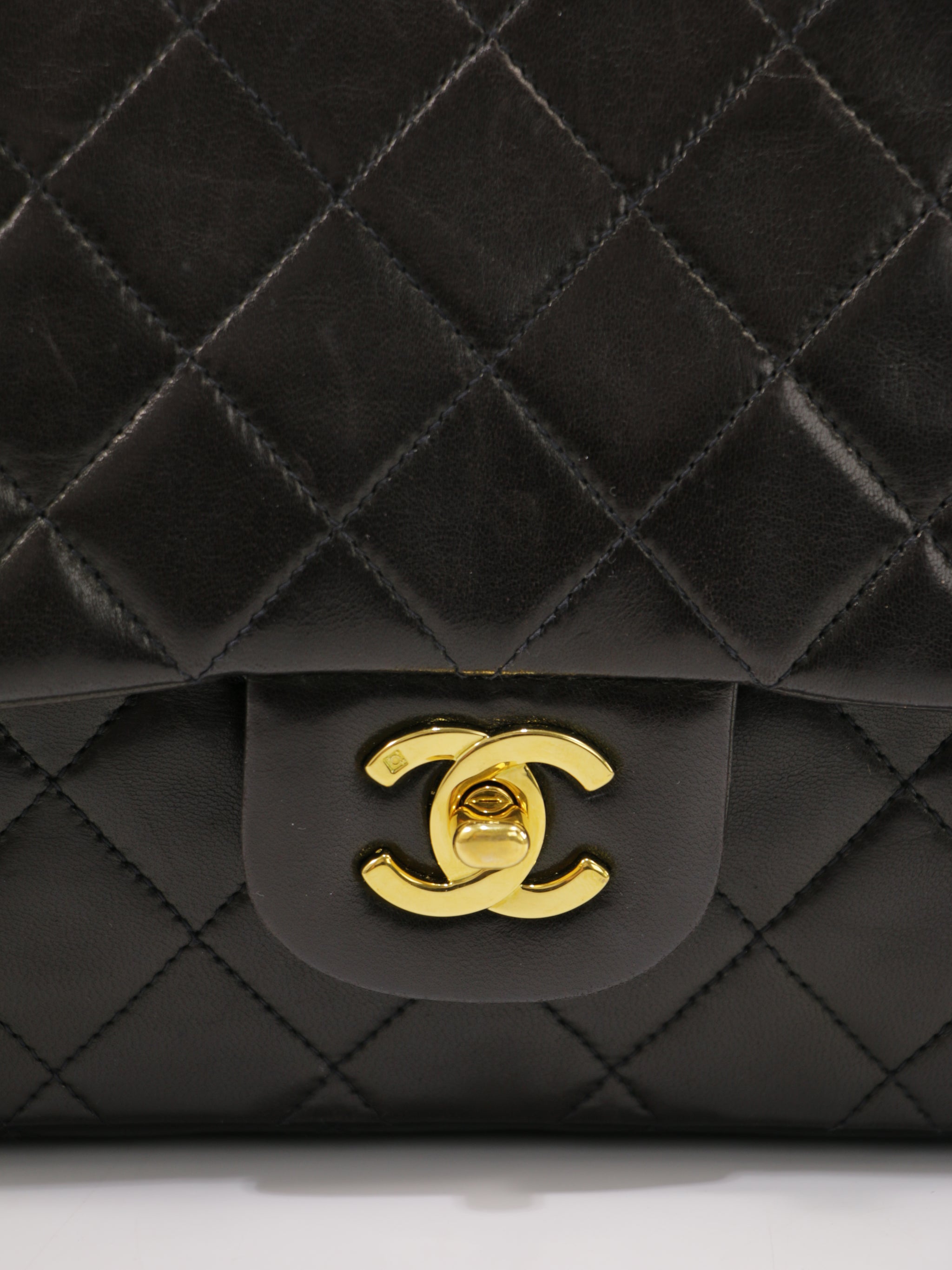 Medium Classic Flap