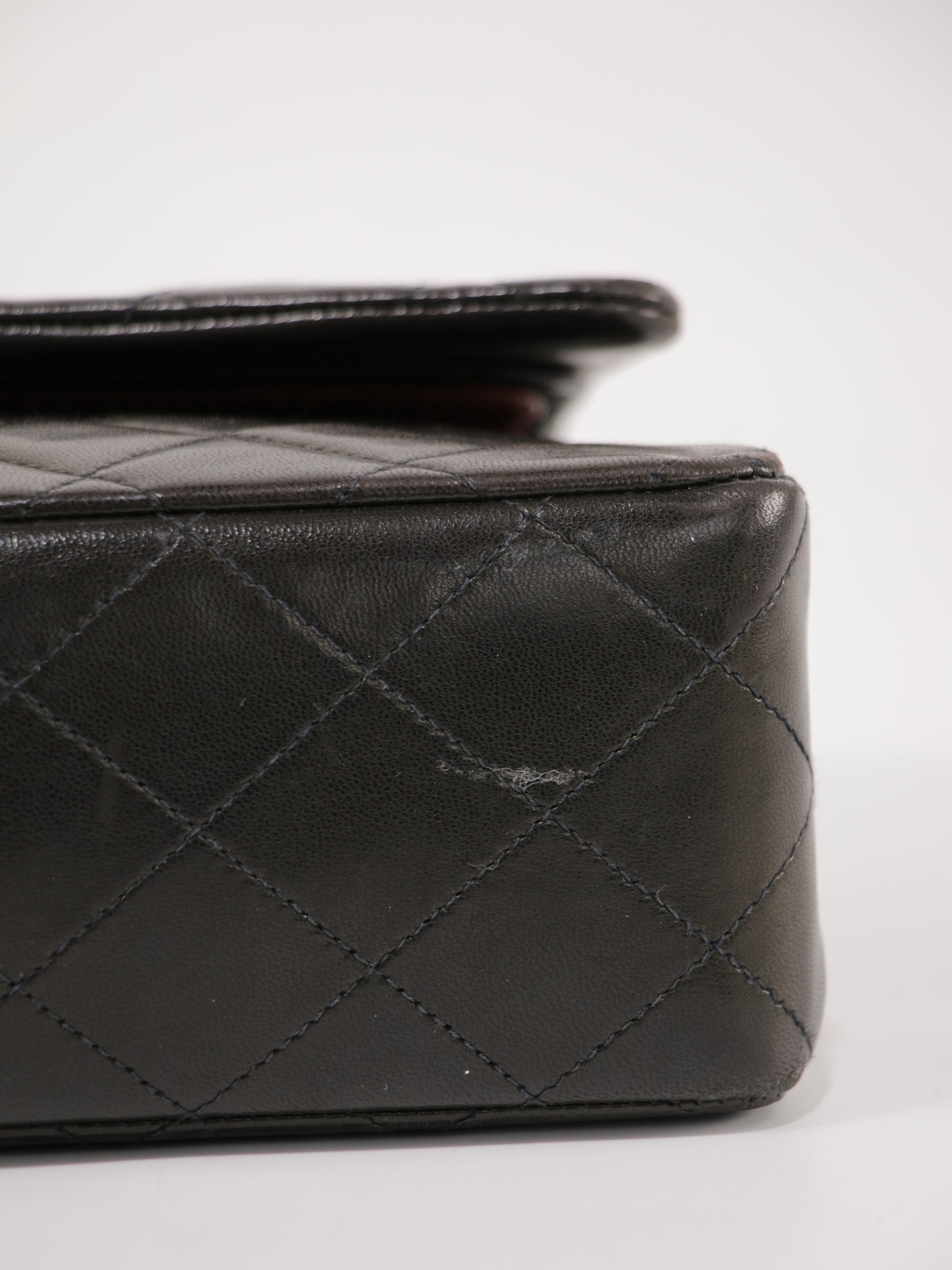 Medium Classic Flap