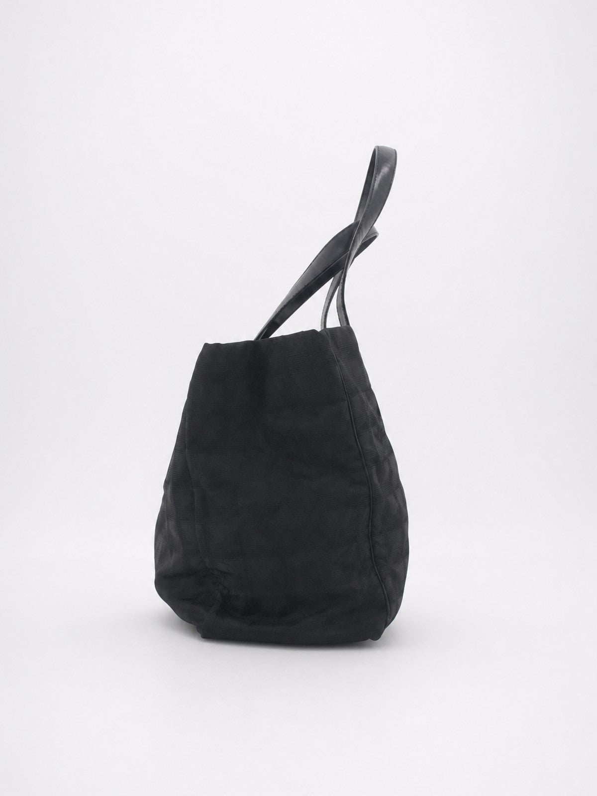 Medium New Travel Line Tote