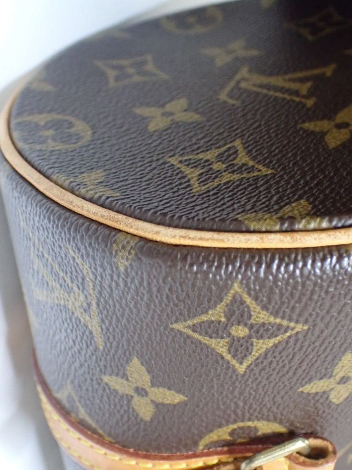 Louis Vuitton Papillon 26